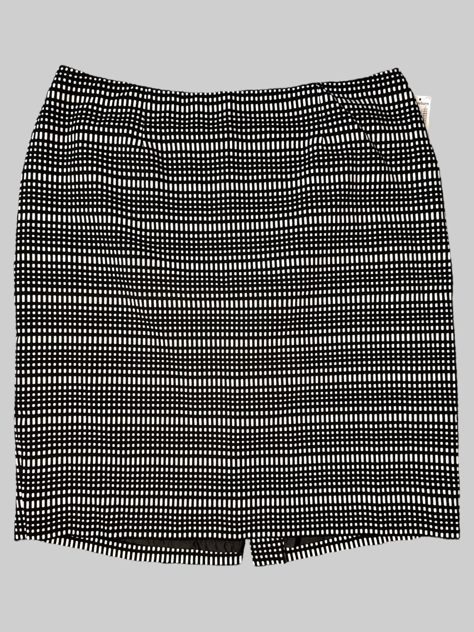 2X NWT black and white patterned skirt with some elastic in waist, and zipper on back