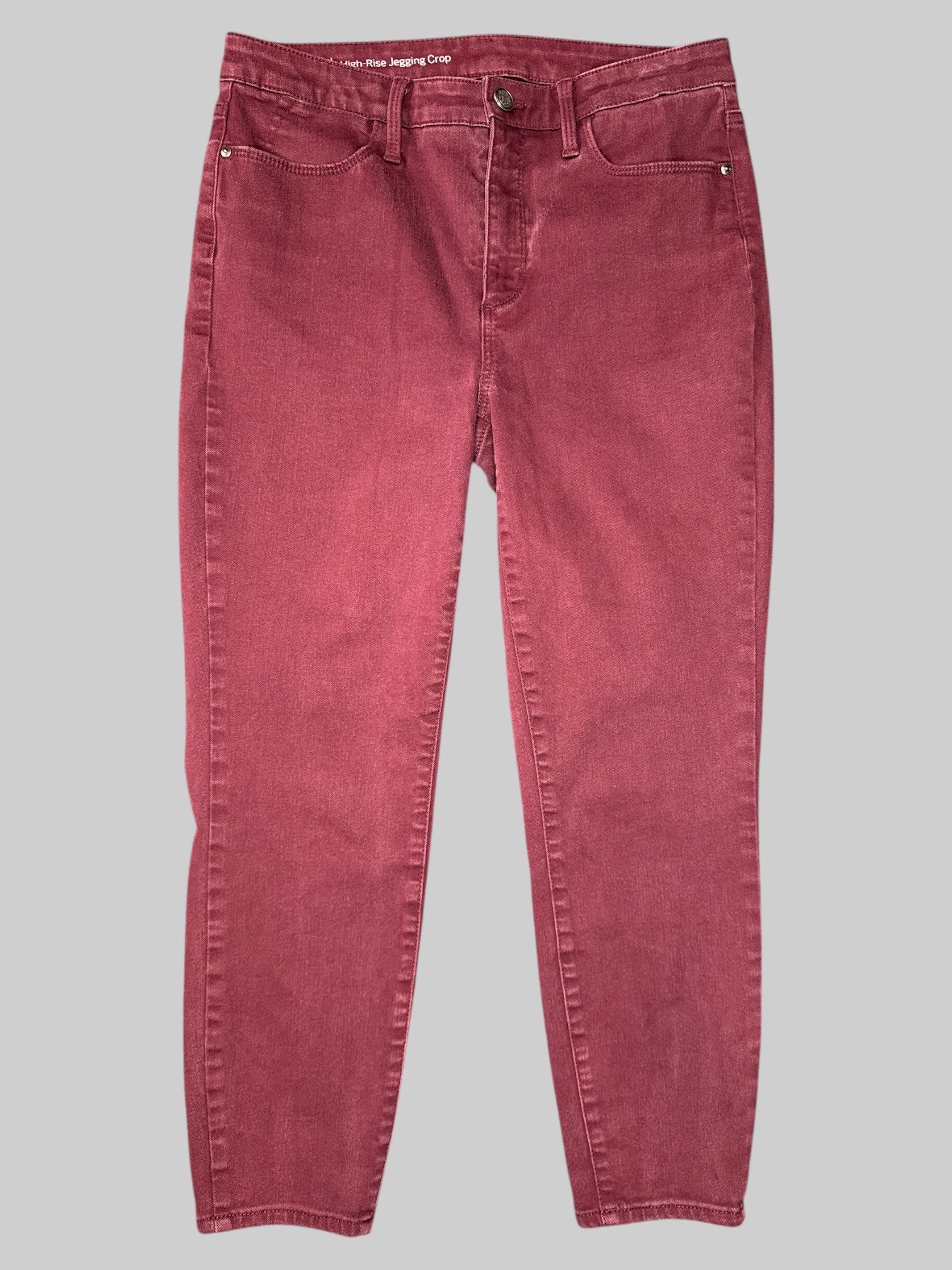 M Maroon pants with pockets, belt, loops, and button with crest