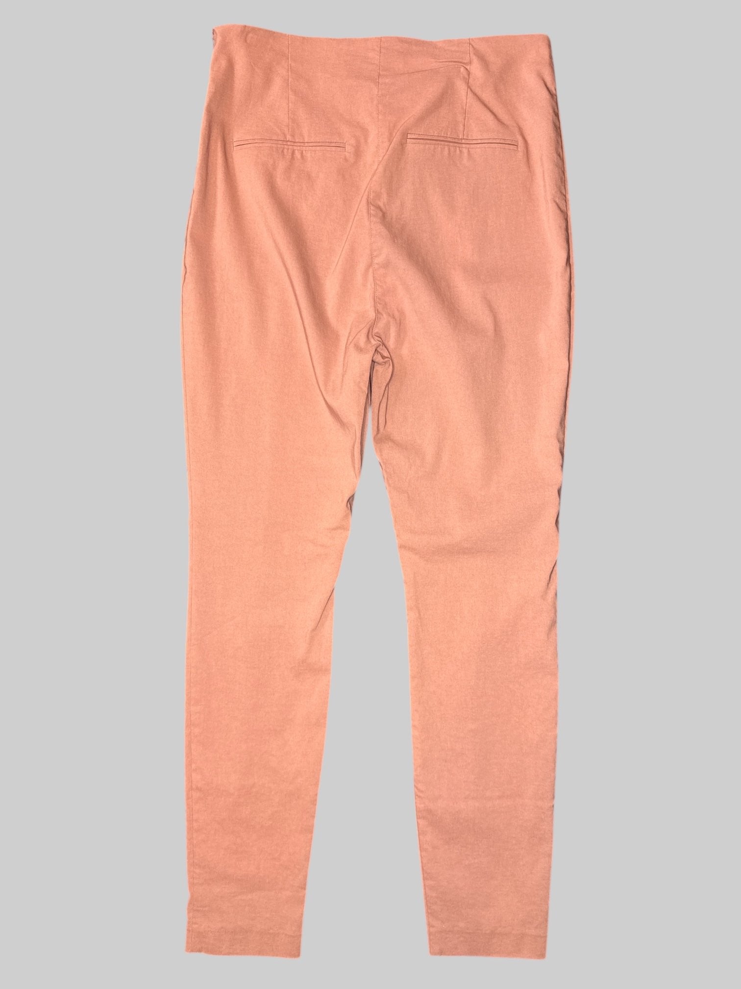 M Pink pants with center of leg stitching, faux pockets on back, and zipper on the side