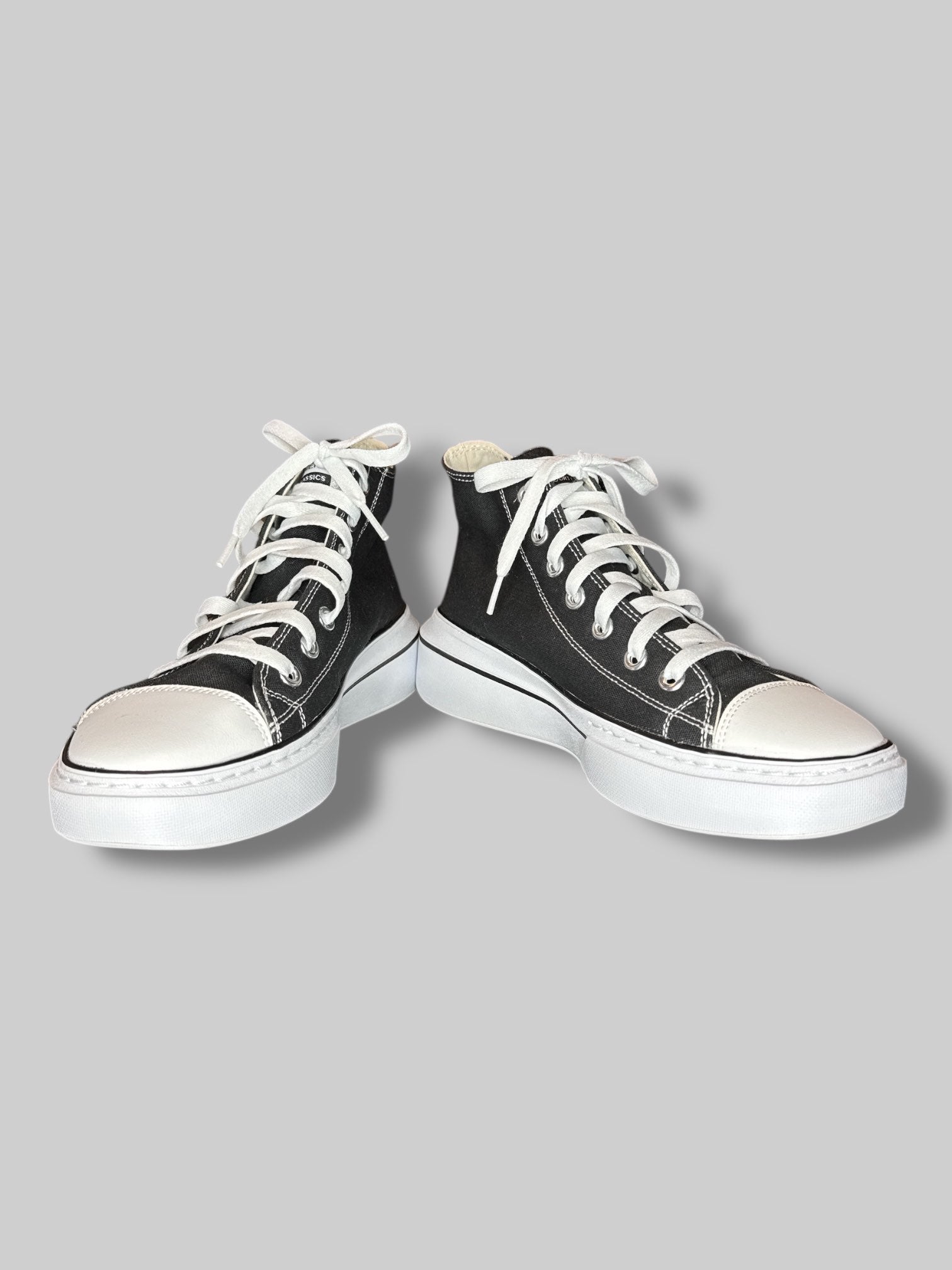 Size 9.5 NWT women’s black high top platform sneakers with black laces attached