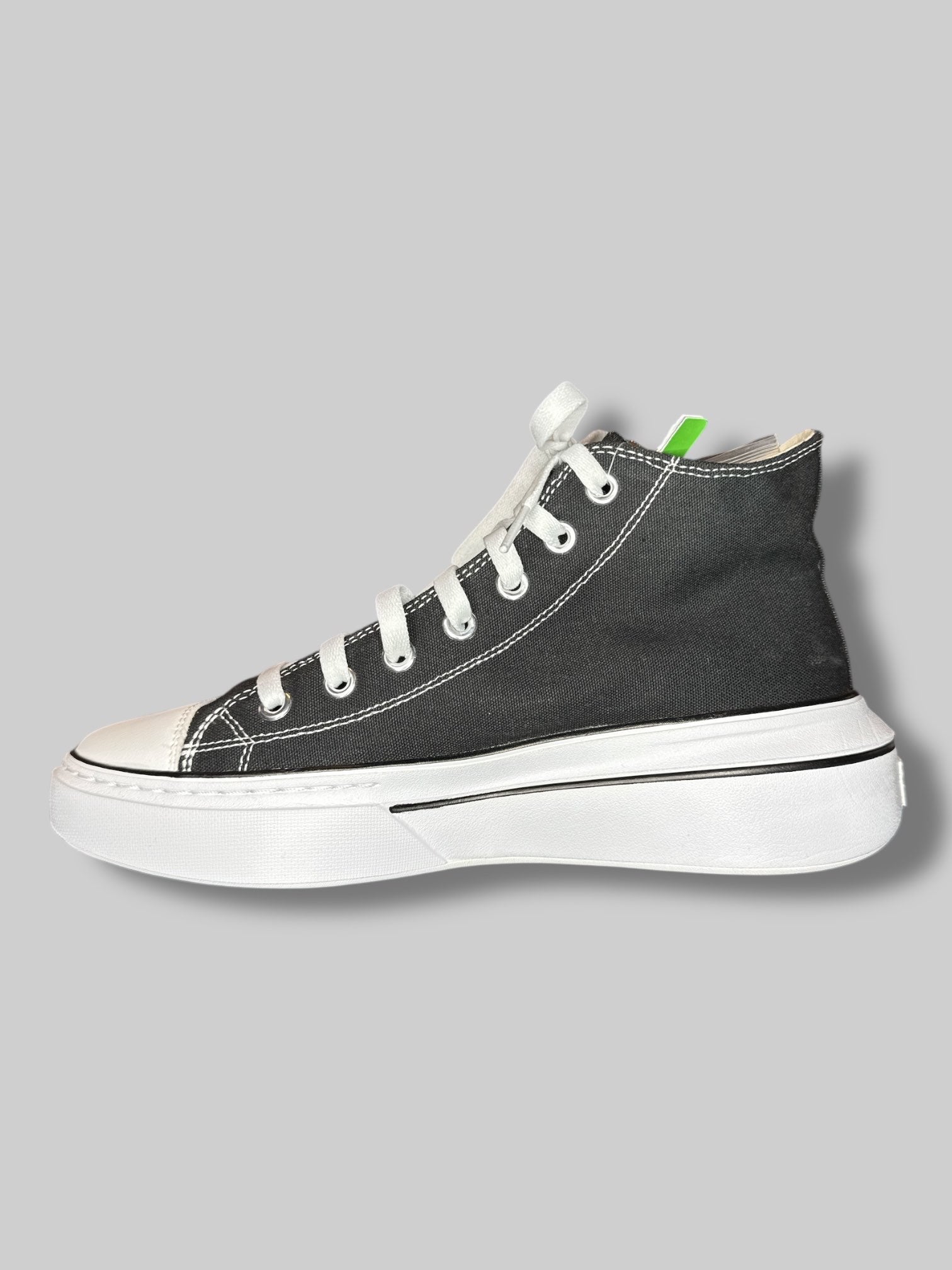 Size 9.5 NWT women’s black high top platform sneakers with black laces attached
