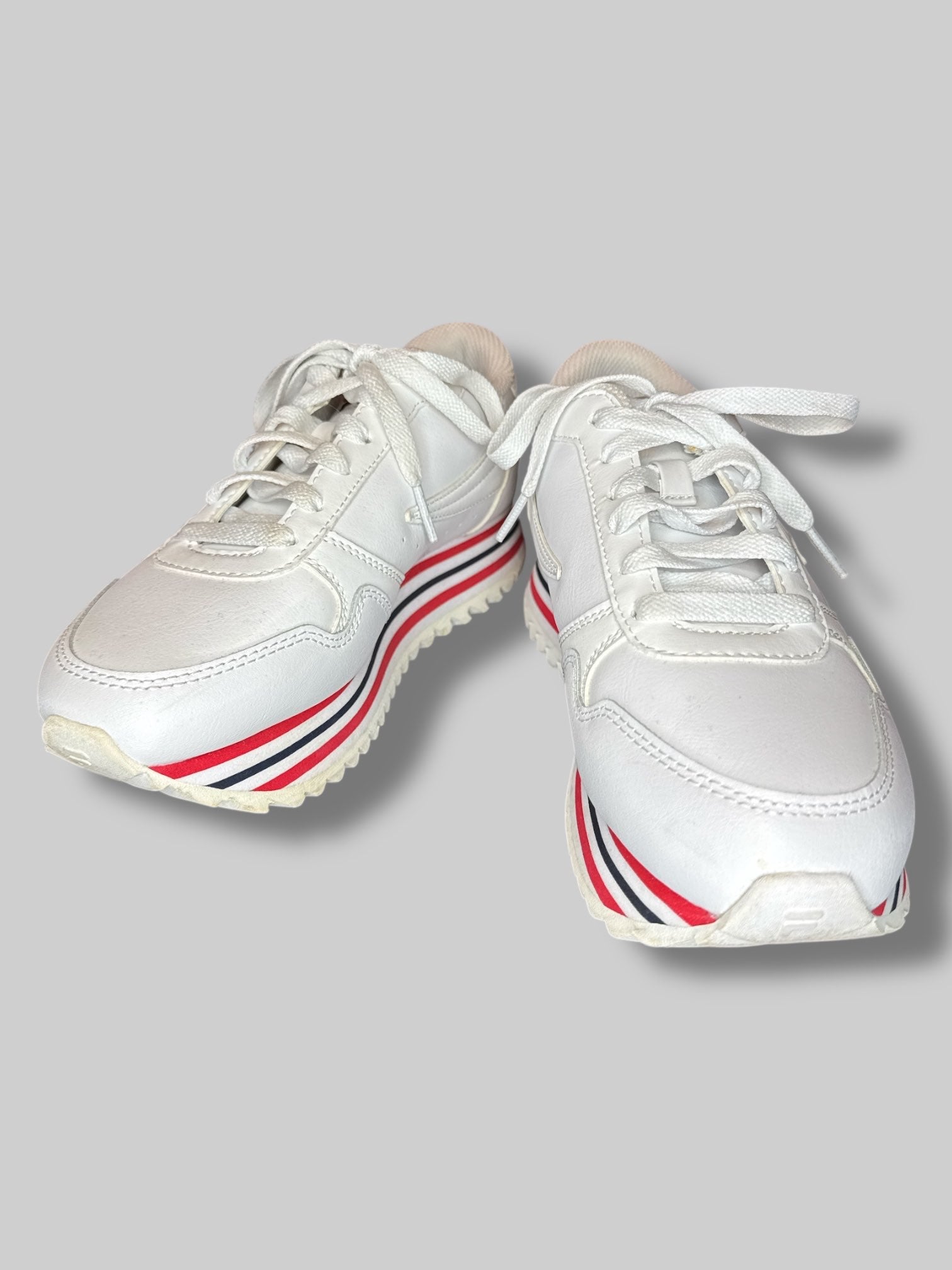 Size 7 women’s white platform FILA sneakers