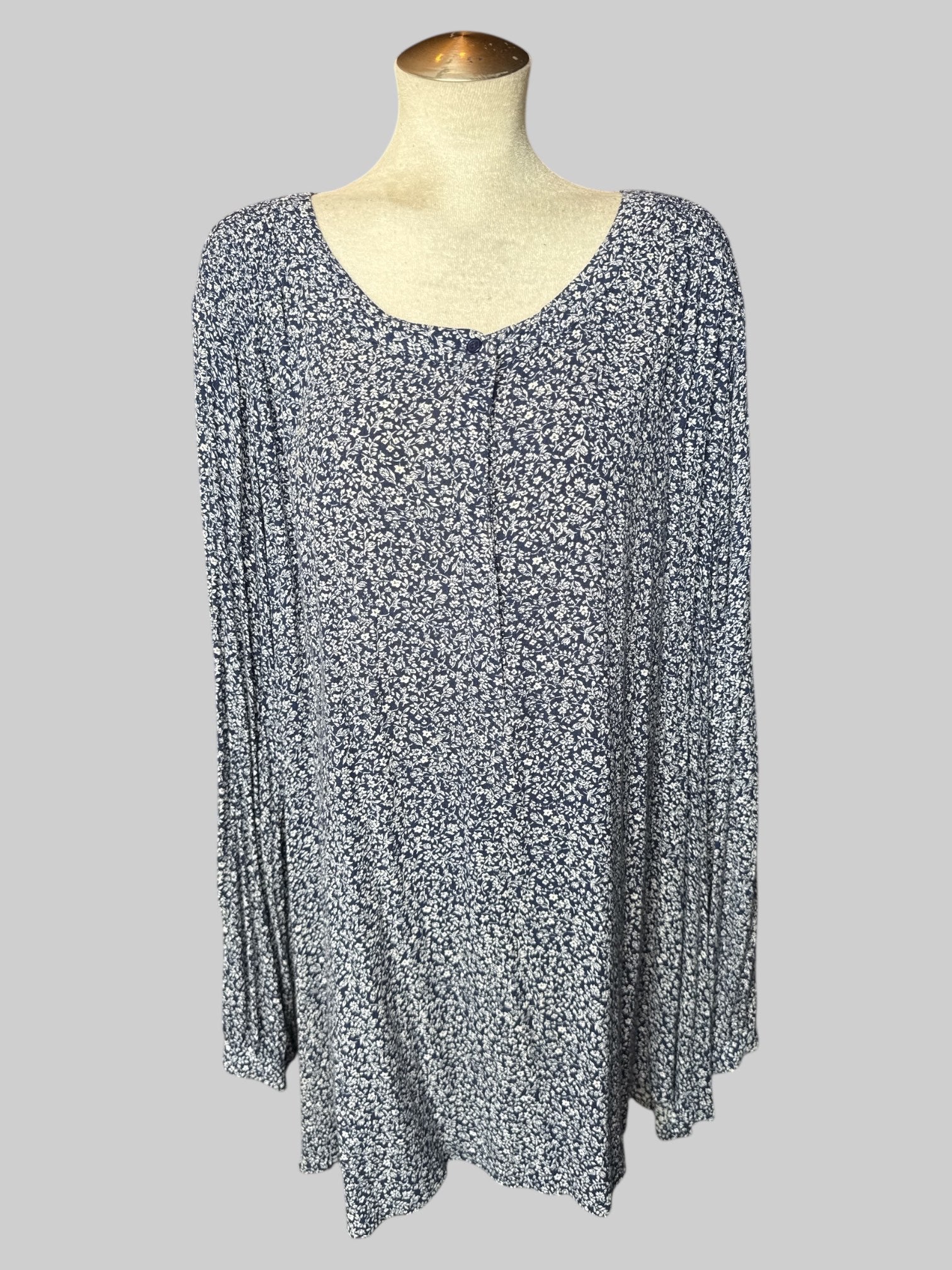 5X Blue and white floral long sleeve top with button on collar, shirred shoulders, and sleeves with buttons