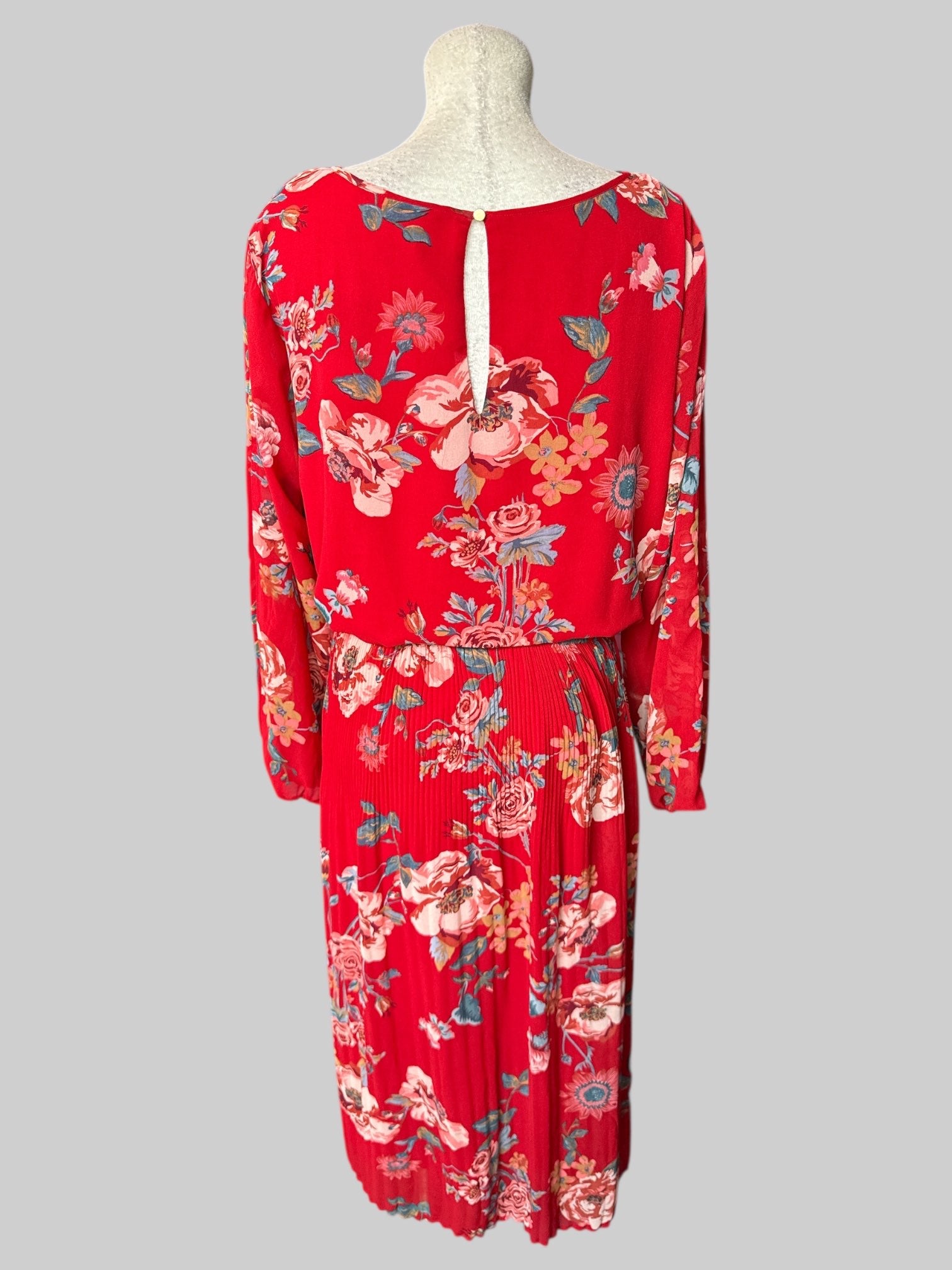 3X Red floral balloon sleeve dress with elastic waist, pleated bottom, and keyhole and button on back