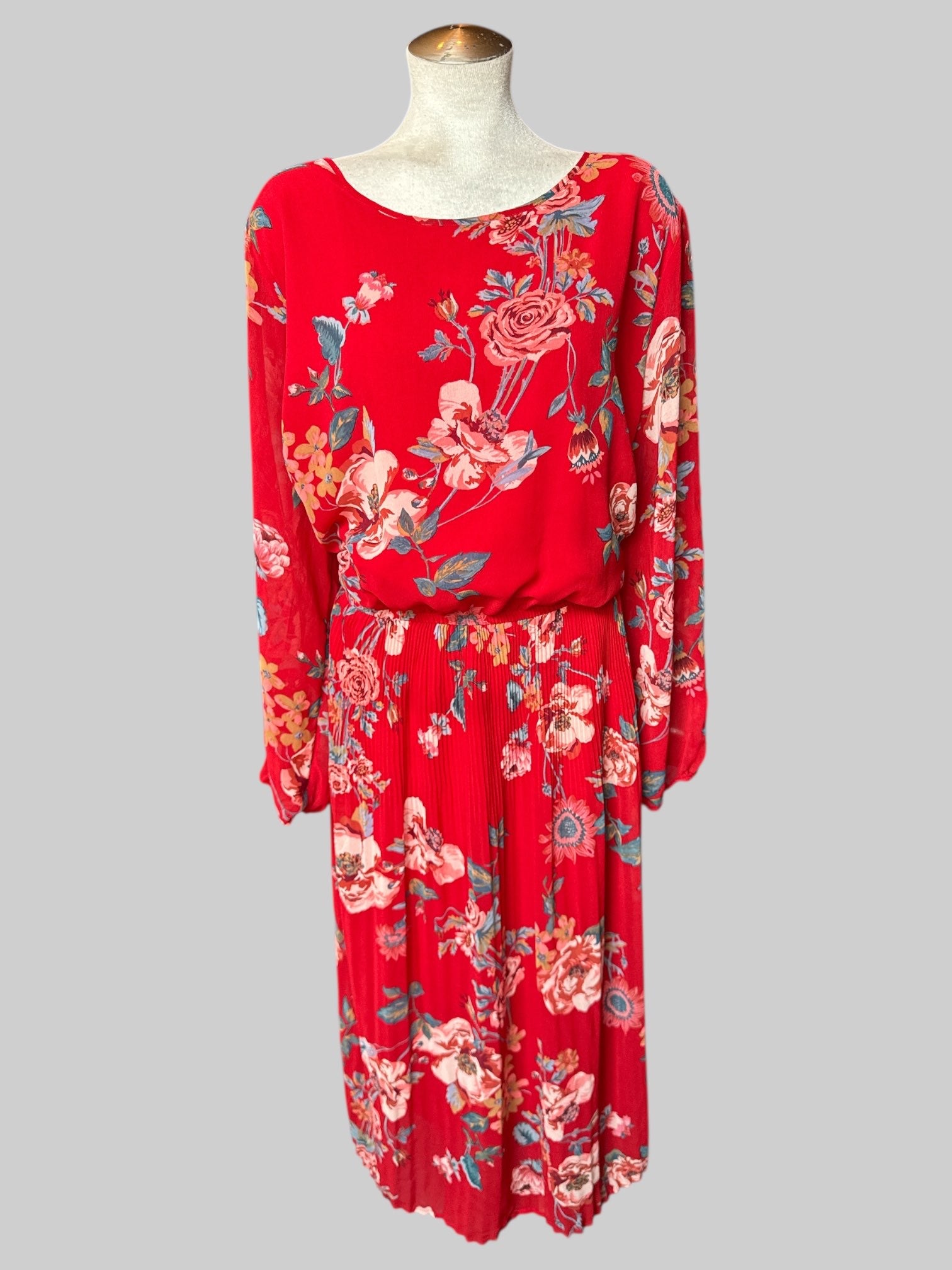 3X Red floral balloon sleeve dress with elastic waist, pleated bottom, and keyhole and button on back