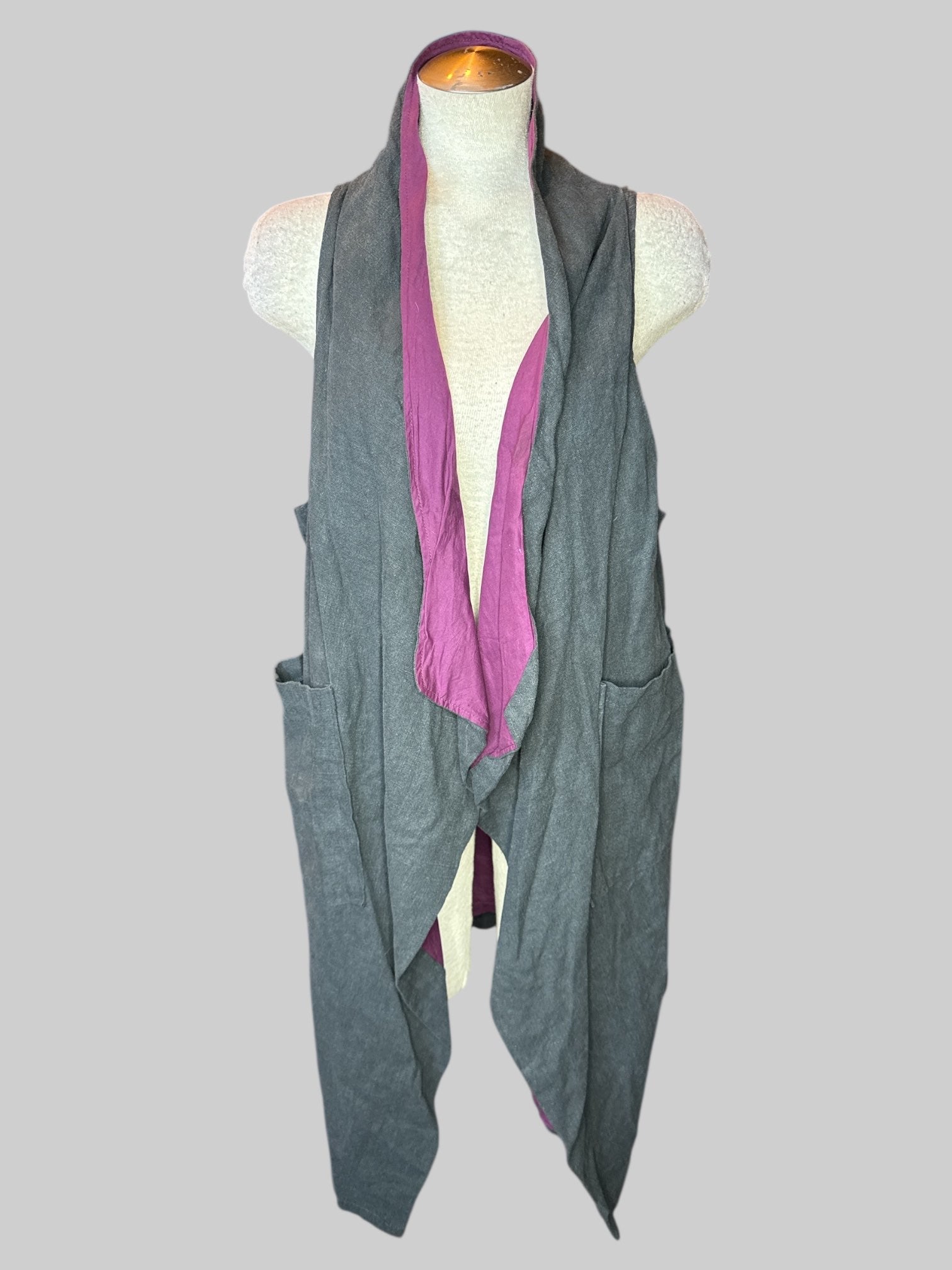 0X Grey and purple reversible sleeveless cardigan with pockets on both sides