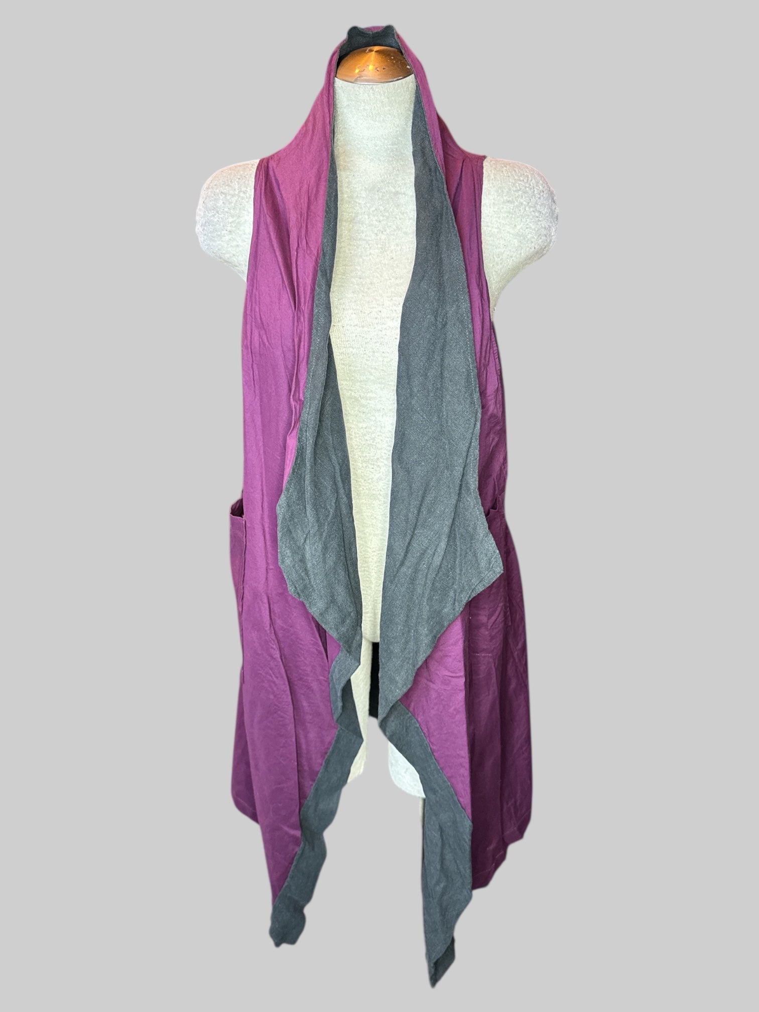0X Grey and purple reversible sleeveless cardigan with pockets on both sides