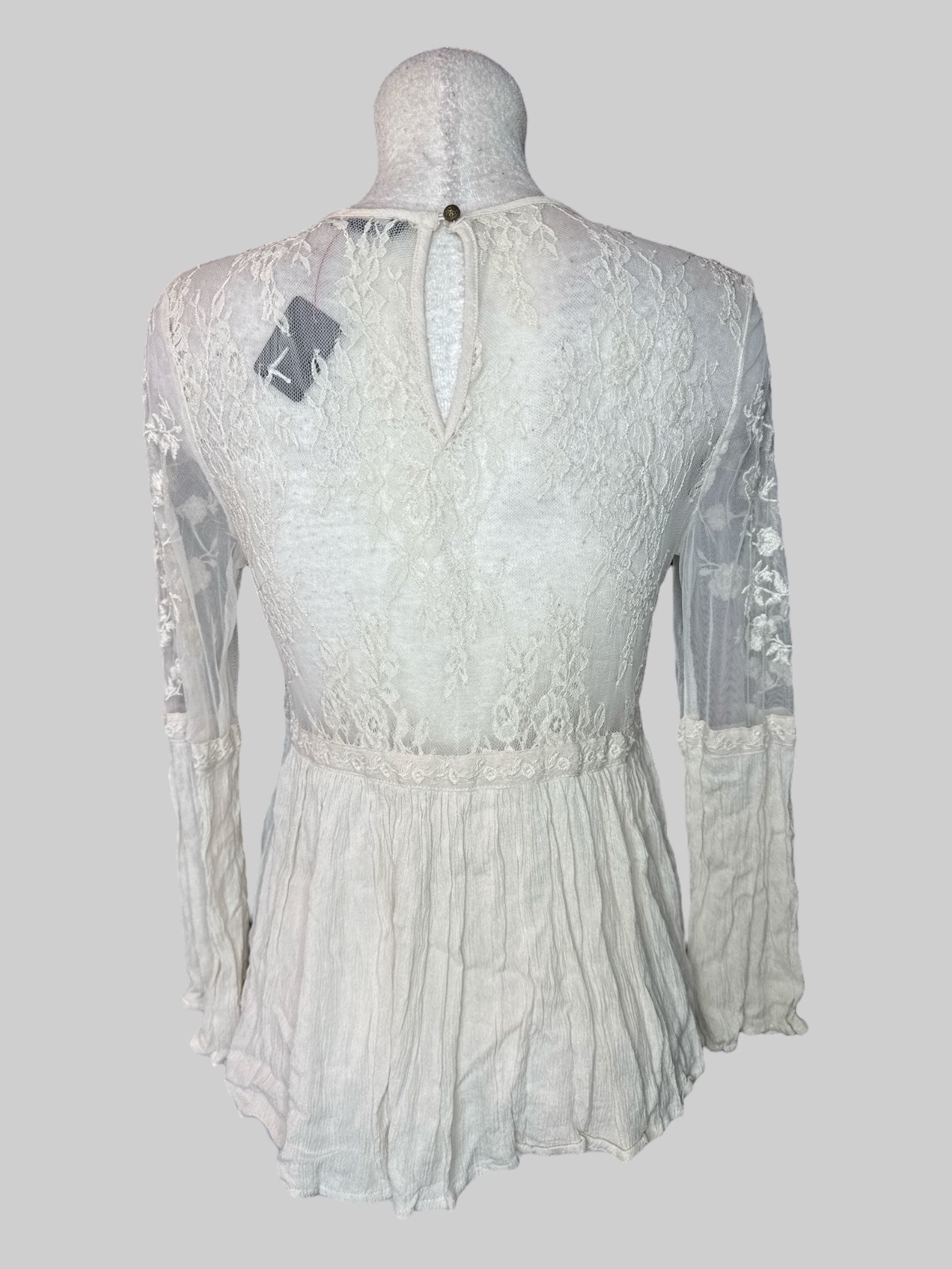 L Off-white long sleeve Lacey top with keyhole and button on back