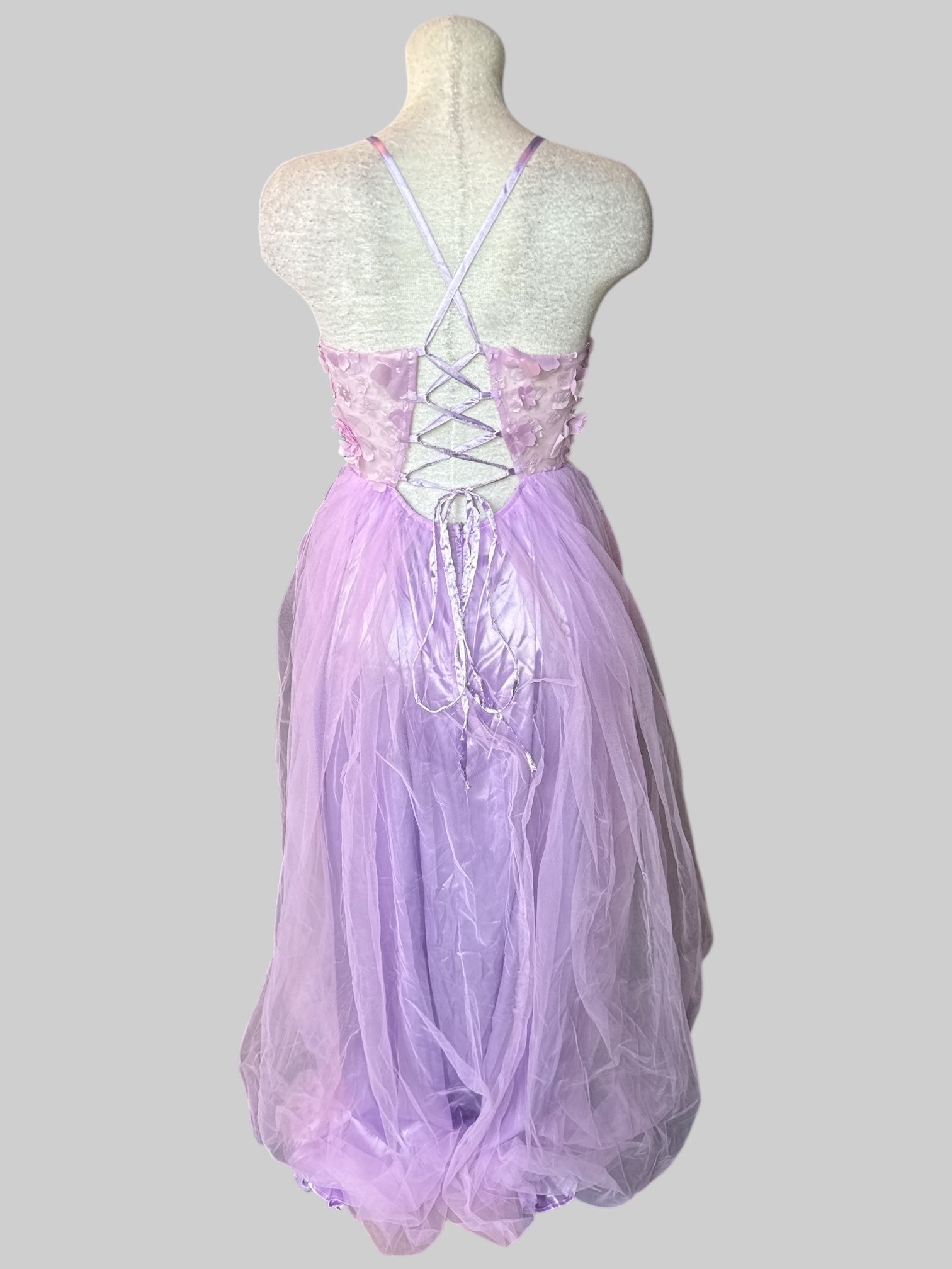 M Light purple sleeveless dress with 3-D floral print on top, flowy tulle outer layer on bottom, and lacing on back