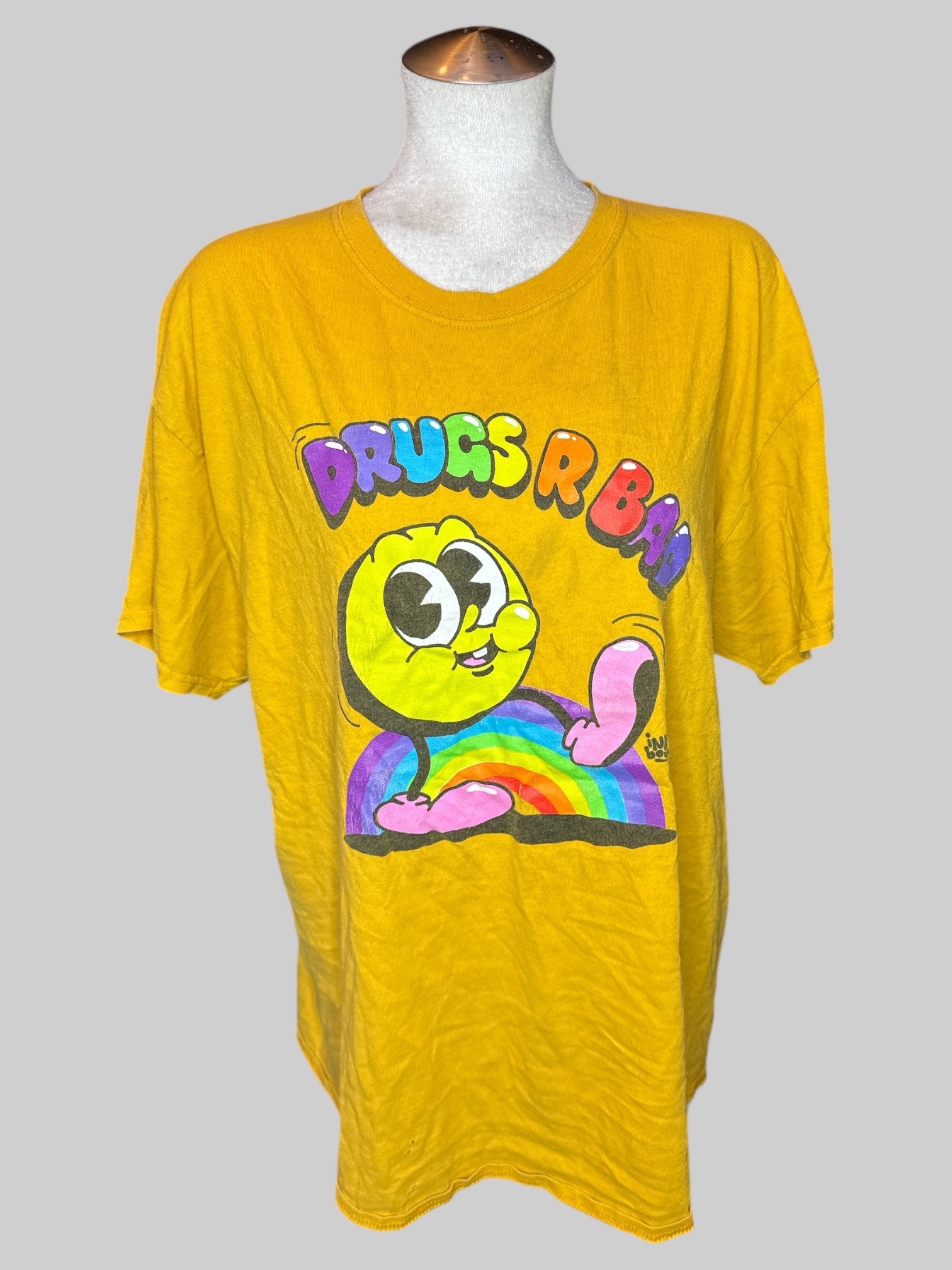 1X Yellow tee with “Drugs are bad“ graphic