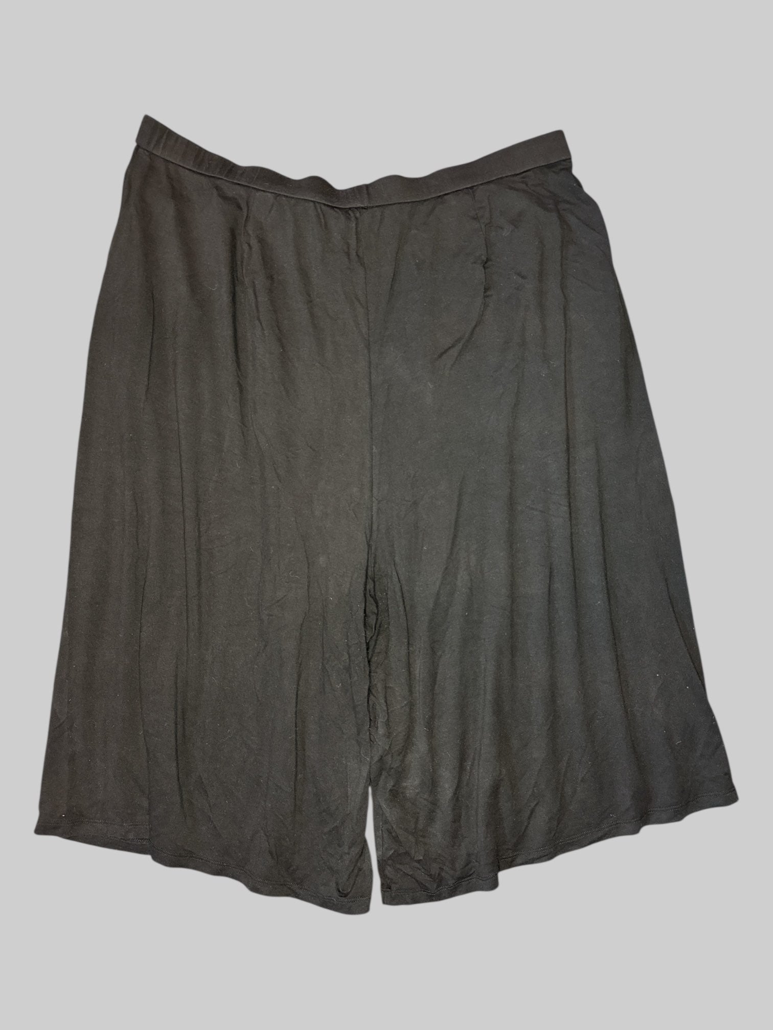 2X Black shorts with pockets and front pleated layering
