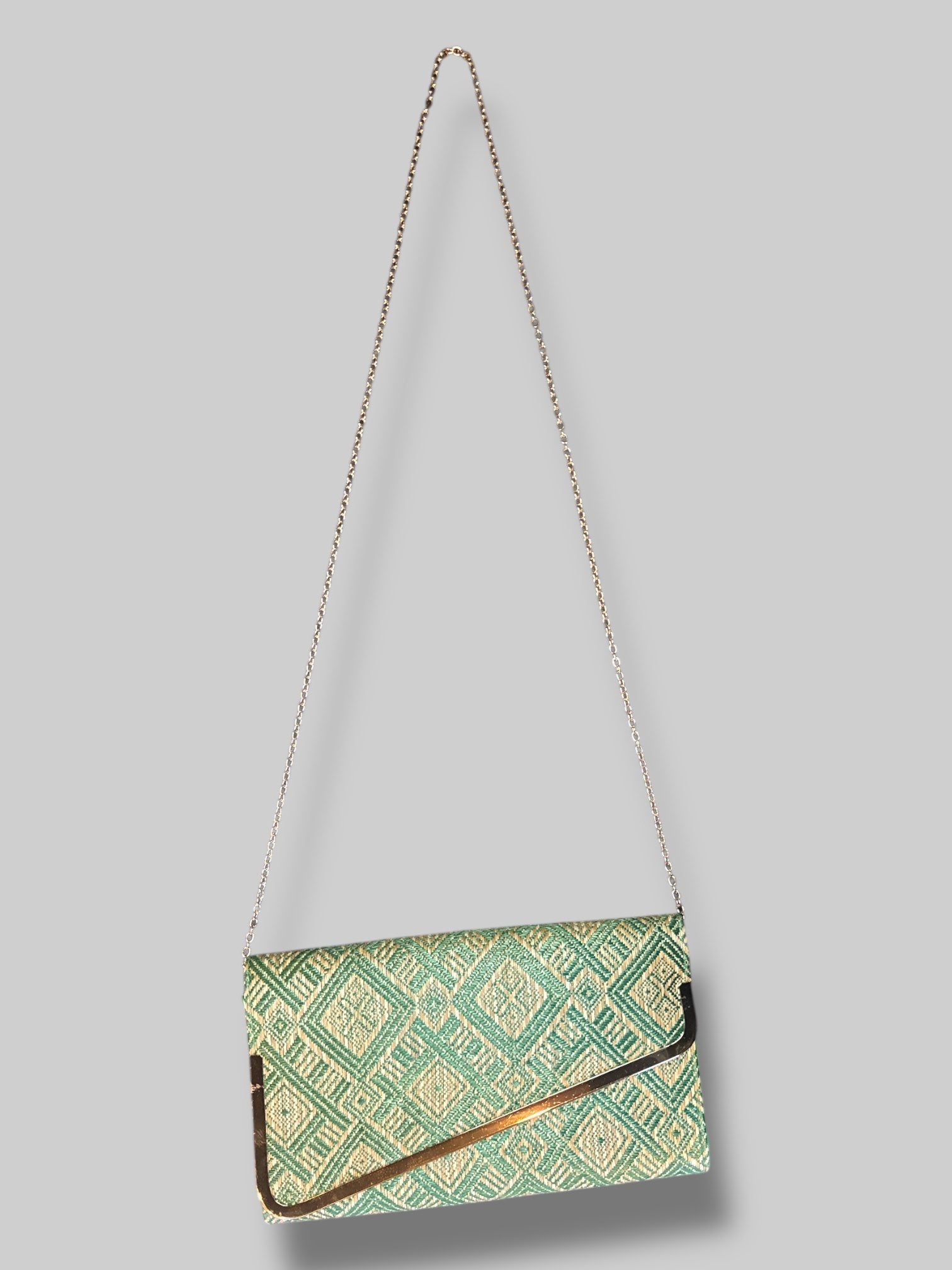 Vintage Green woven geometric design purse with chain strap, snap buttons, and pockets inside