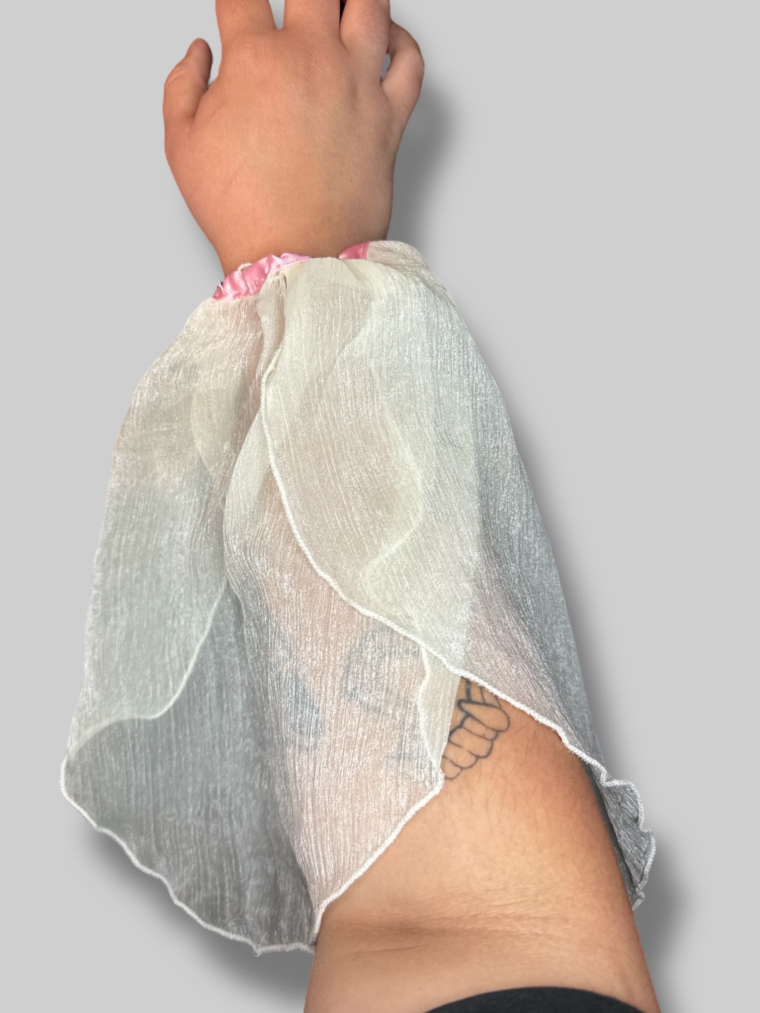 Set of two white shiny sleeve coughs with pink elastic