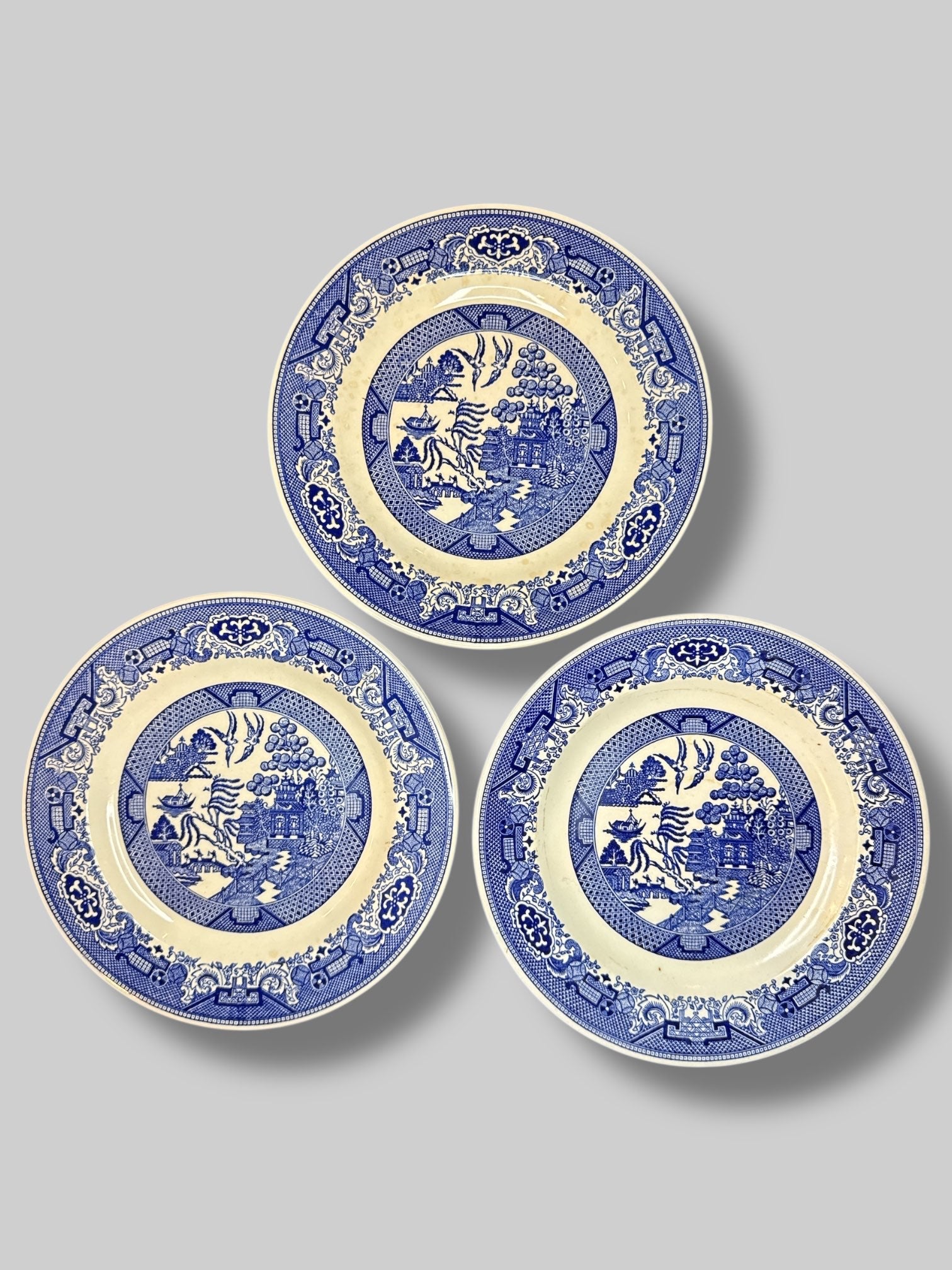 Set of three Willow wear China plates with blue ornate design
