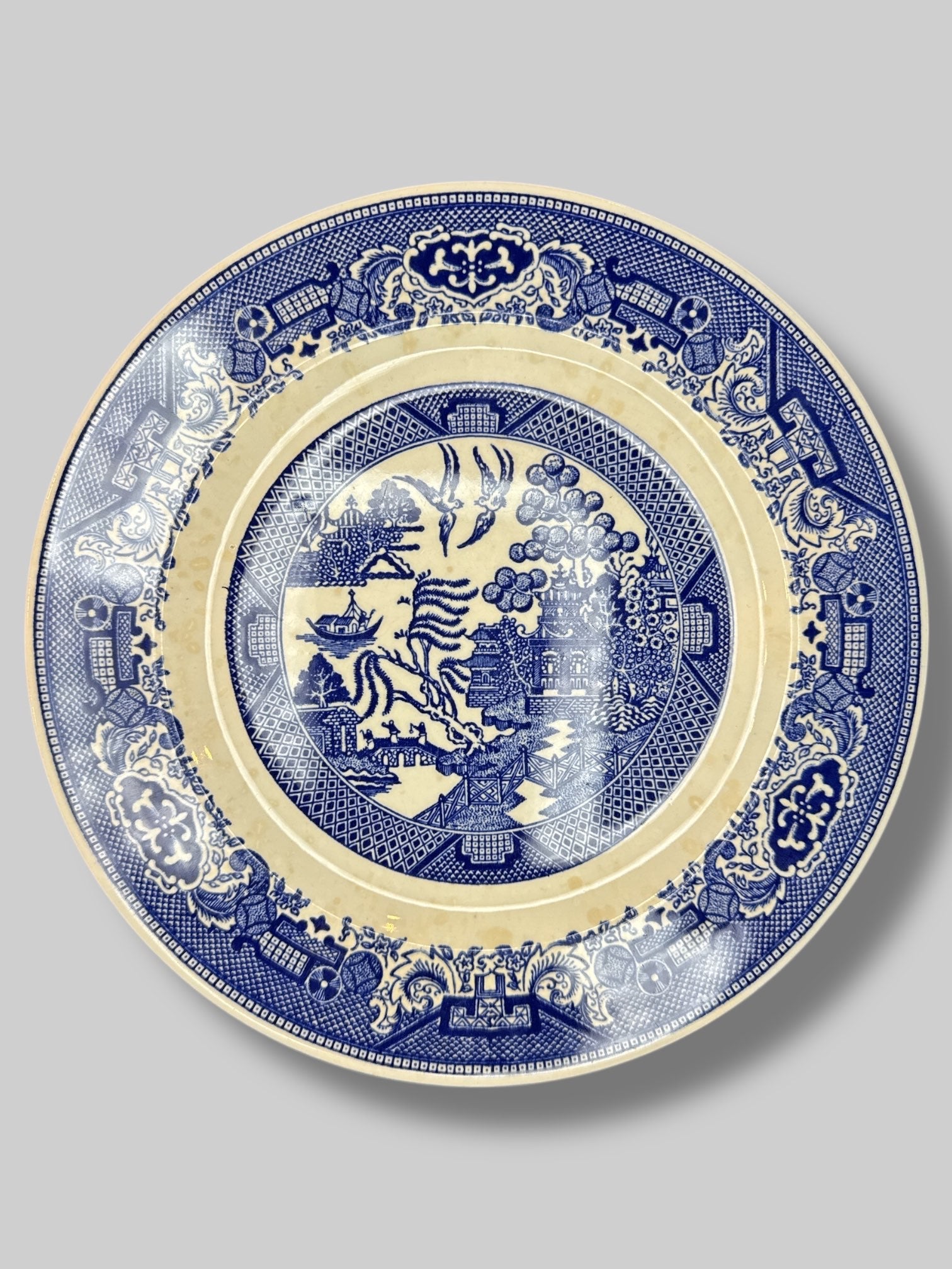 Set of three Willow wear China plates with blue ornate design