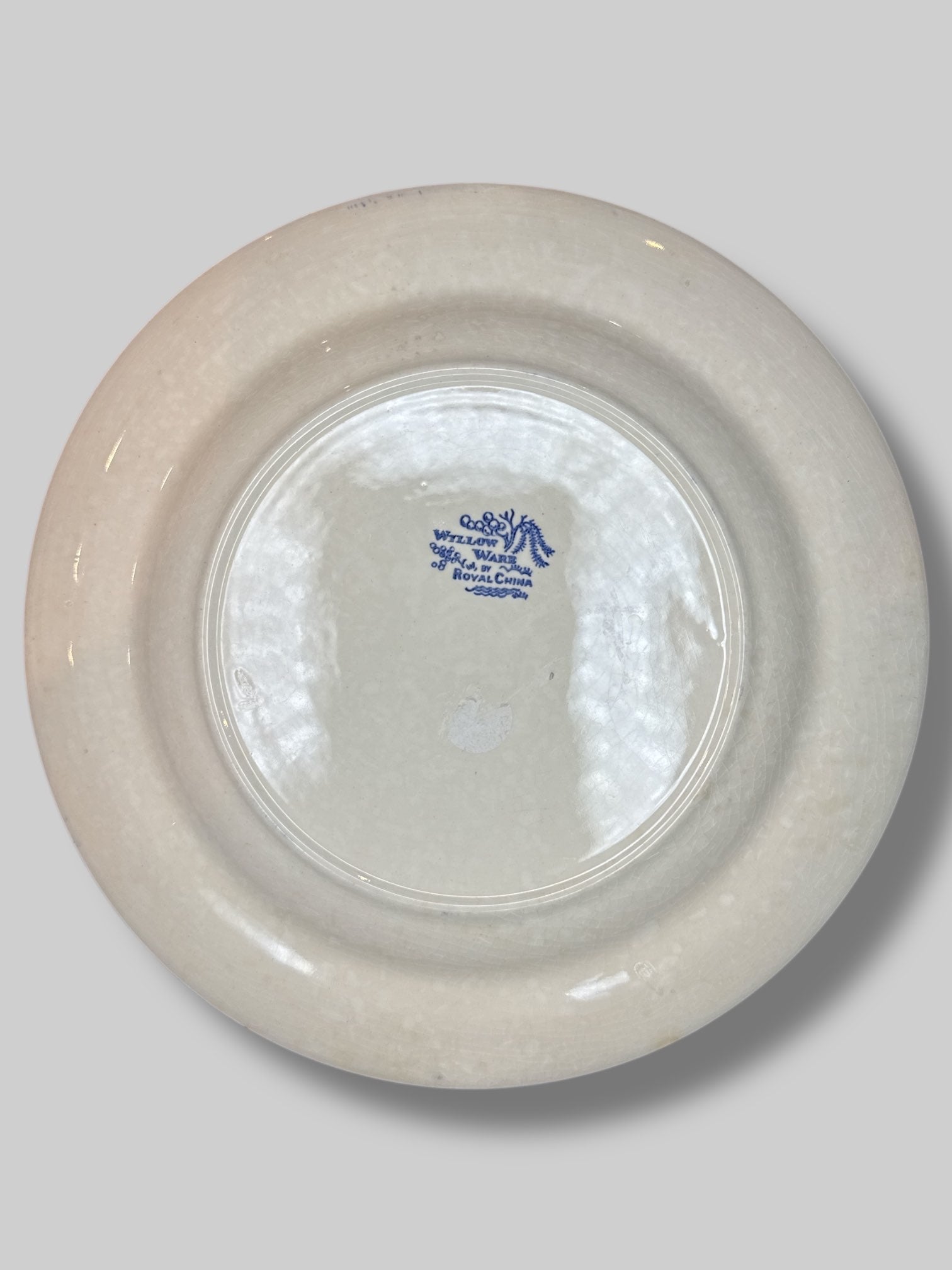 Set of three Willow wear China plates with blue ornate design