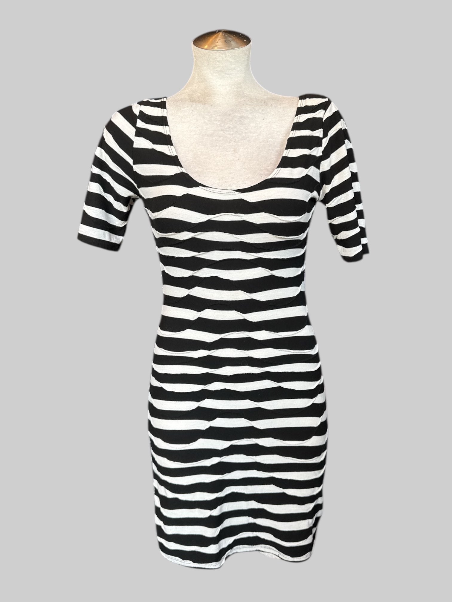 M Black and white wave texture striped body con dress