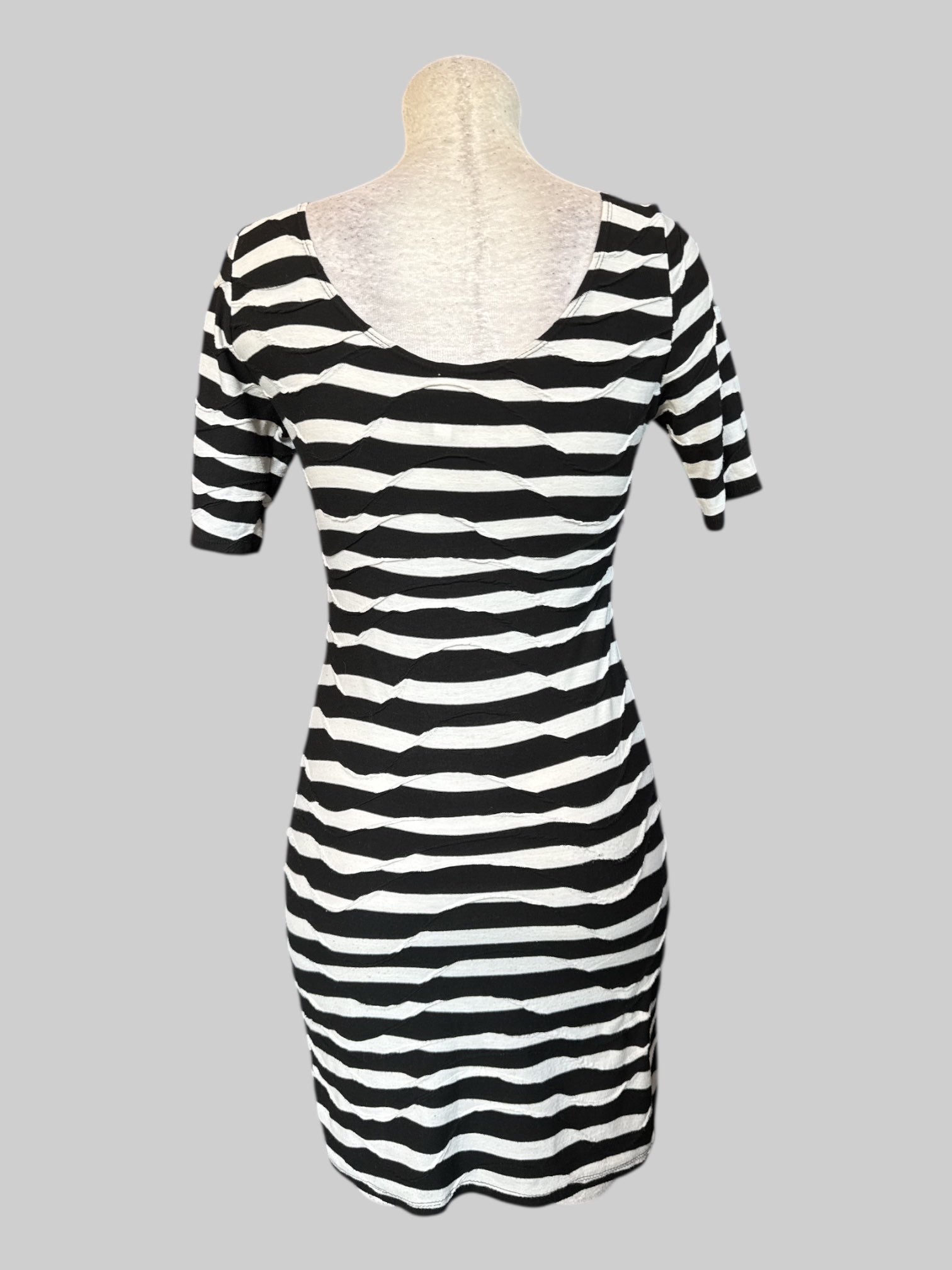 M Black and white wave texture striped body con dress