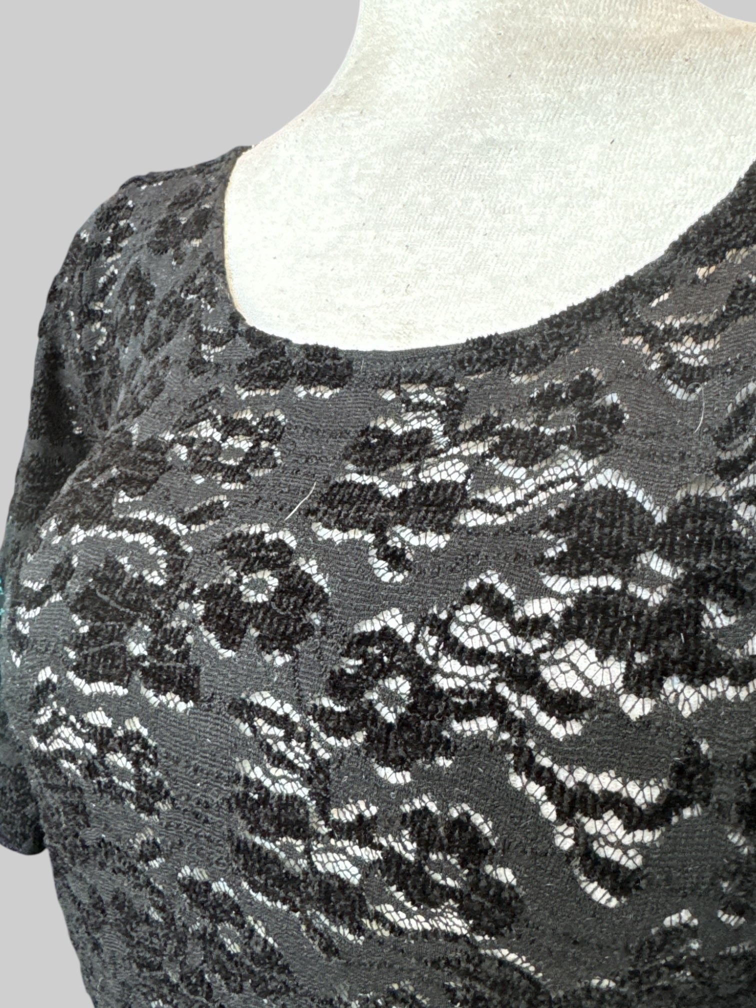 XL Black sheer lace floral top with half sleeves