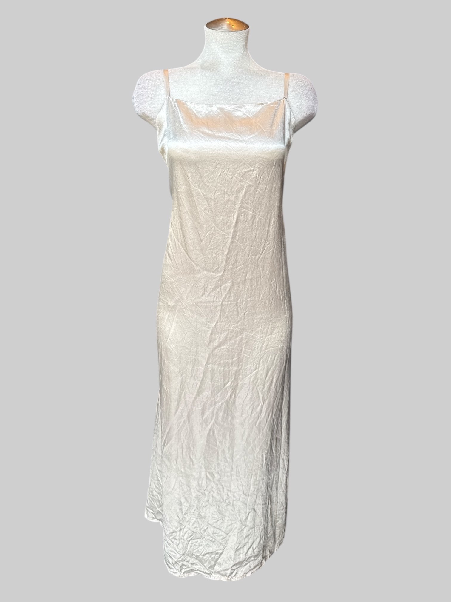 0X Light gray satin-y texture flowy maxi dress with keyhole back
