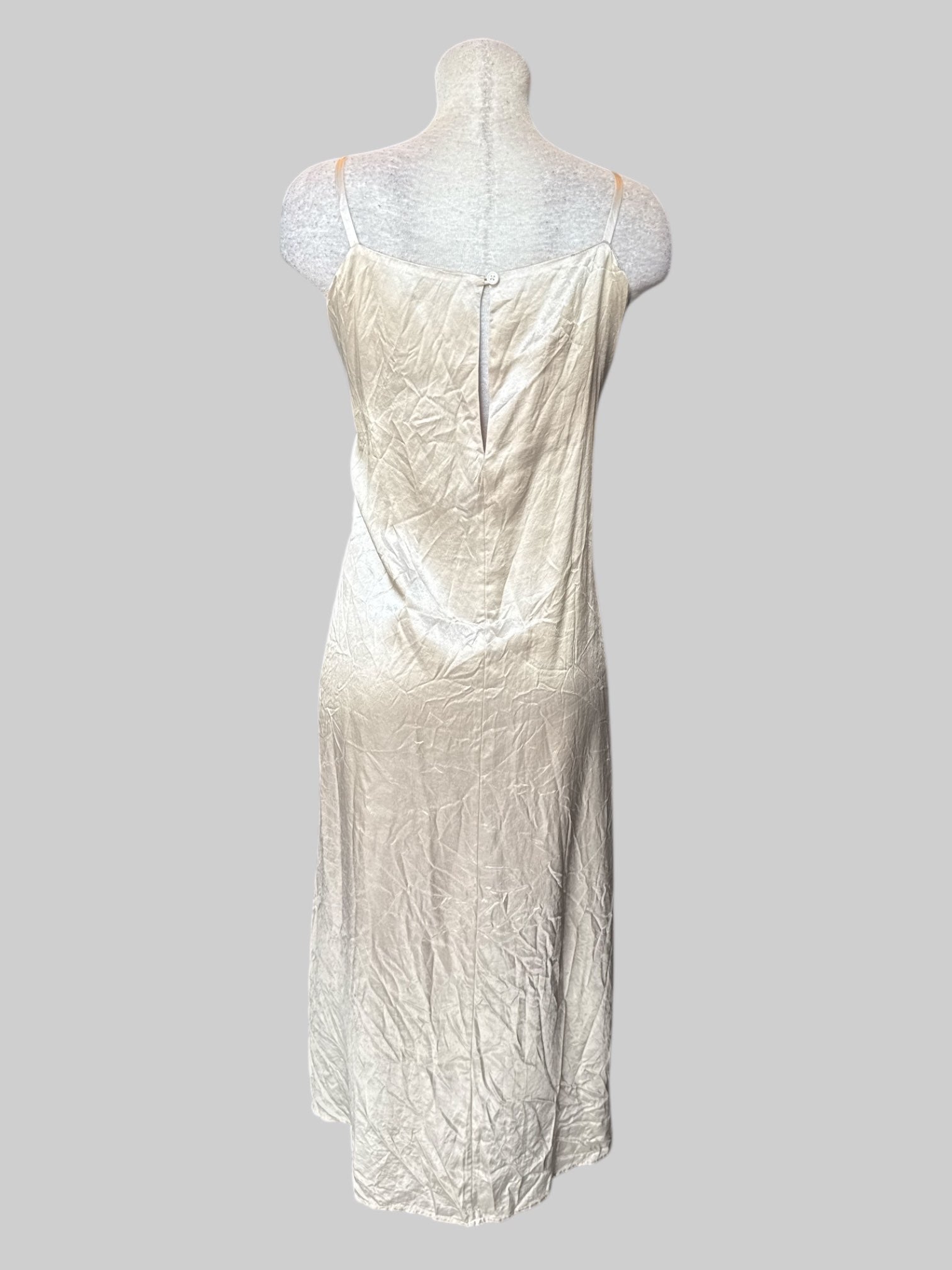0X Light gray satin-y texture flowy maxi dress with keyhole back