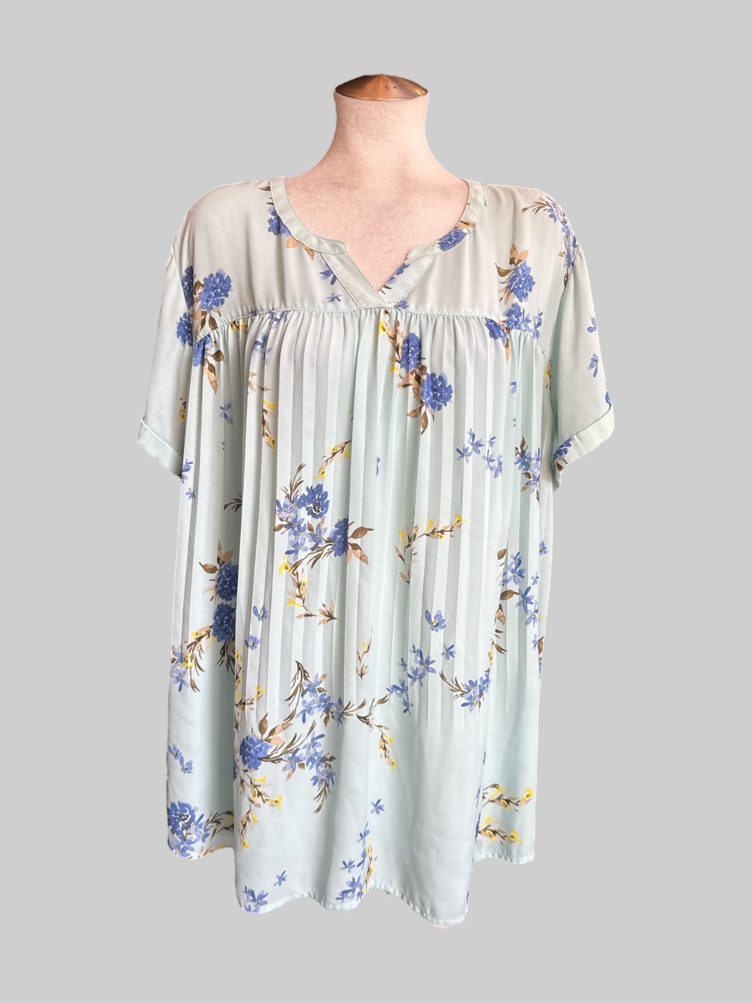 2X Sheer light blue flowy top with pleating and blue green florals