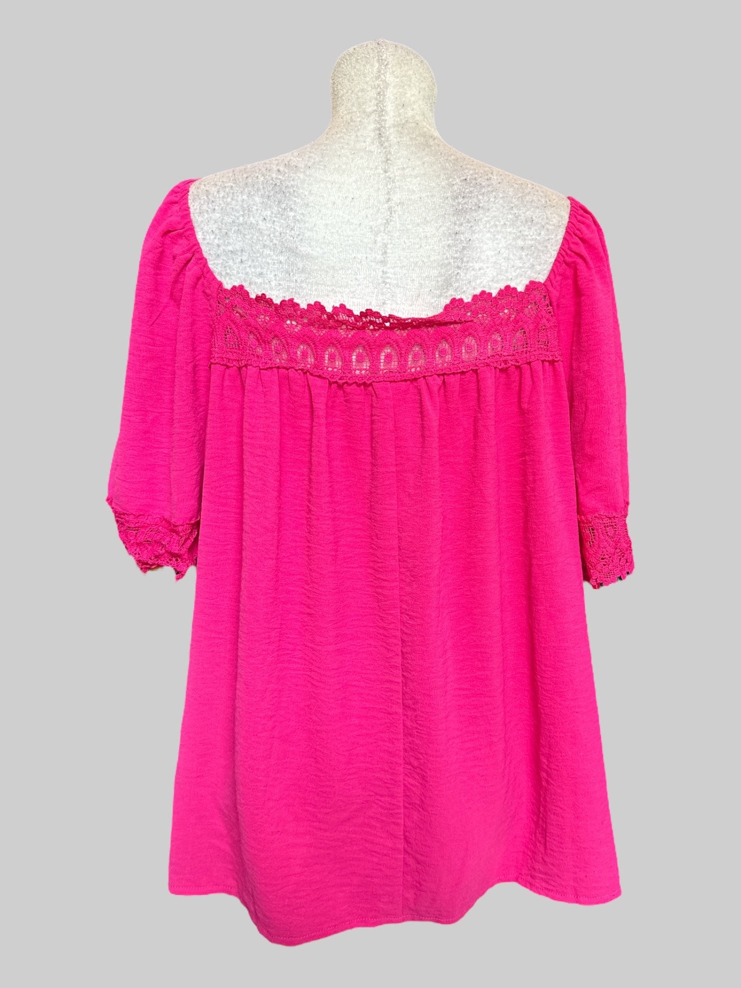3X Flowy pink top with lace trim