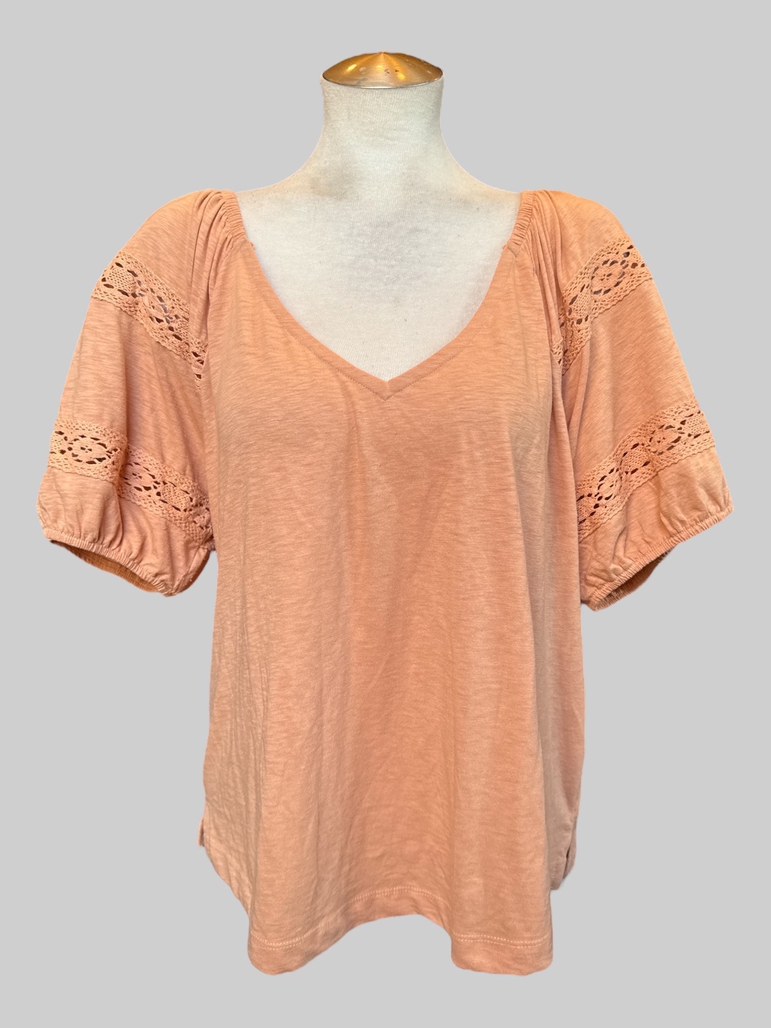 2X Peach pink top with balloon sleeves with lace cutouts