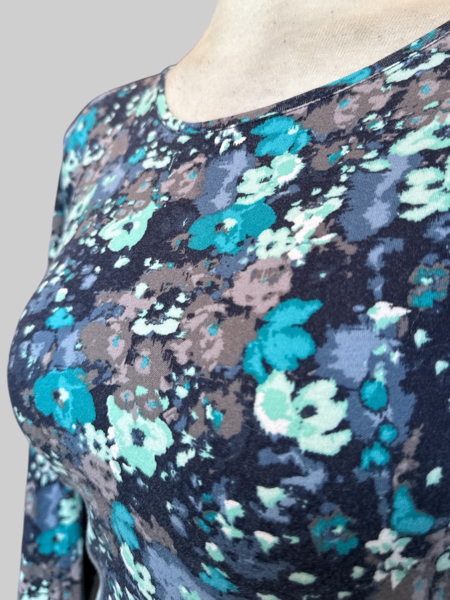 5X Blue long sleeve top with blue florals