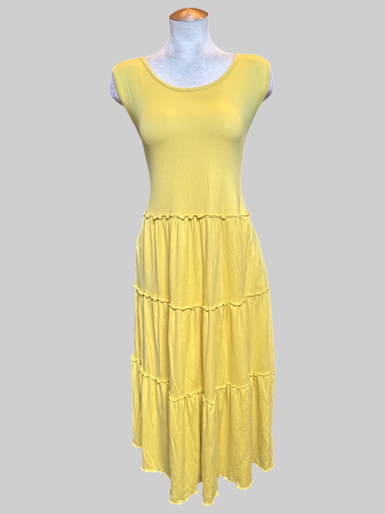 3X Light yellow flowy tiered sleeveless dress