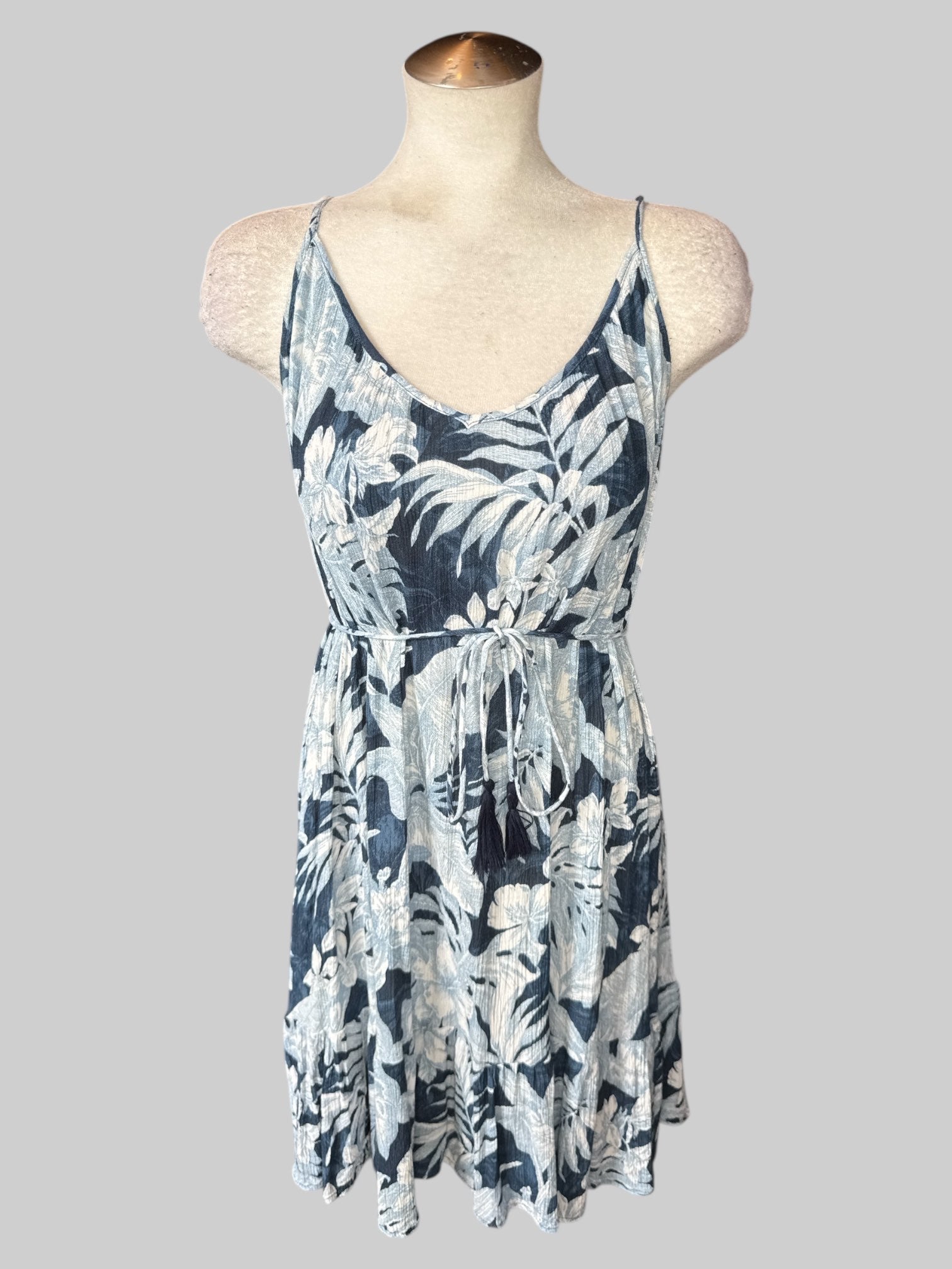 L Navy blue floral and botanical sleeveless dress