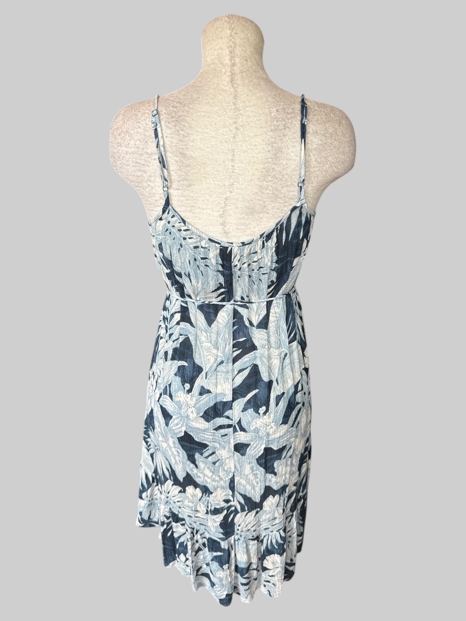 L Navy blue floral and botanical sleeveless dress