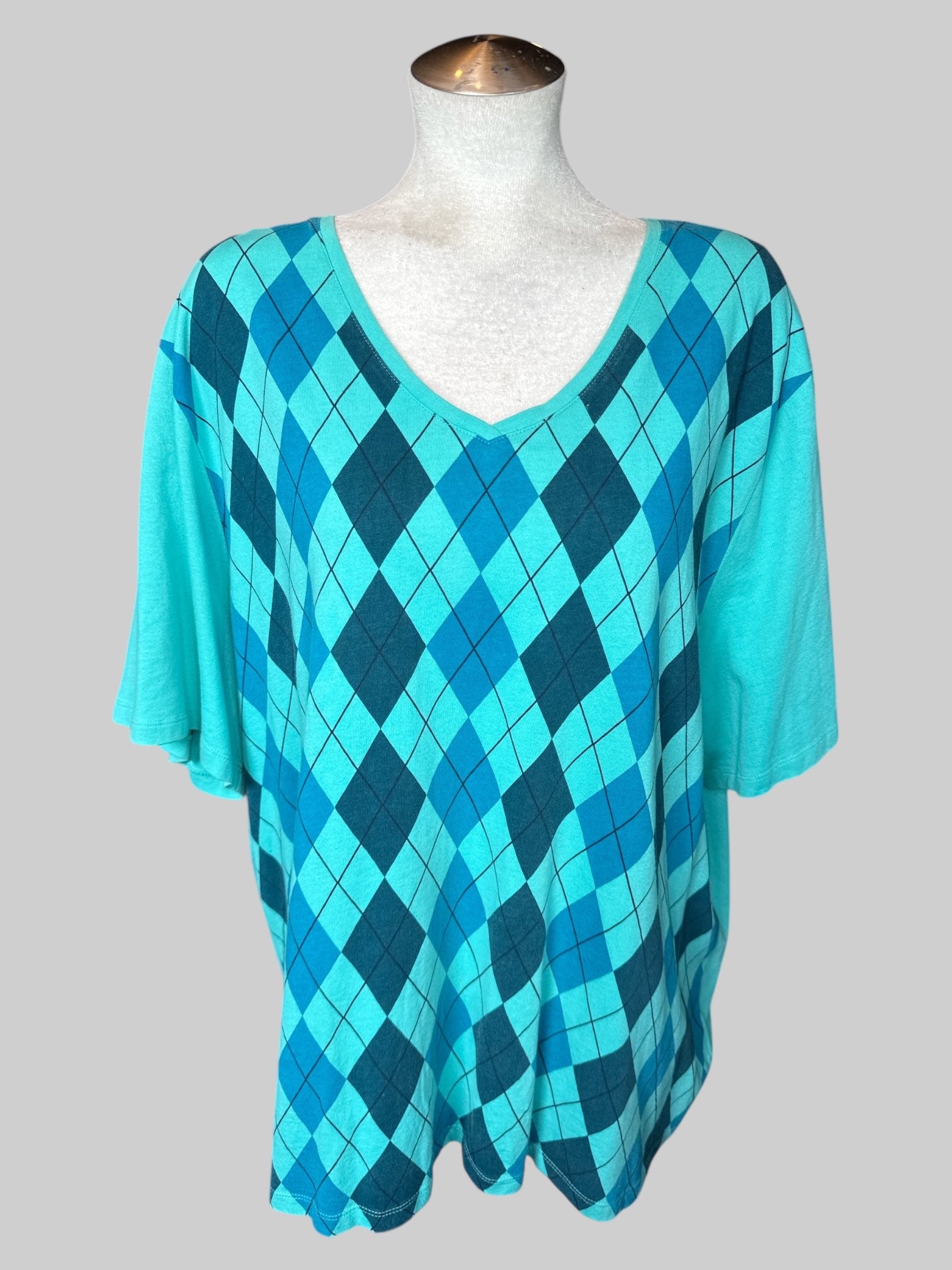 3X Turquoise short sleeve top with Argyle pattern on front