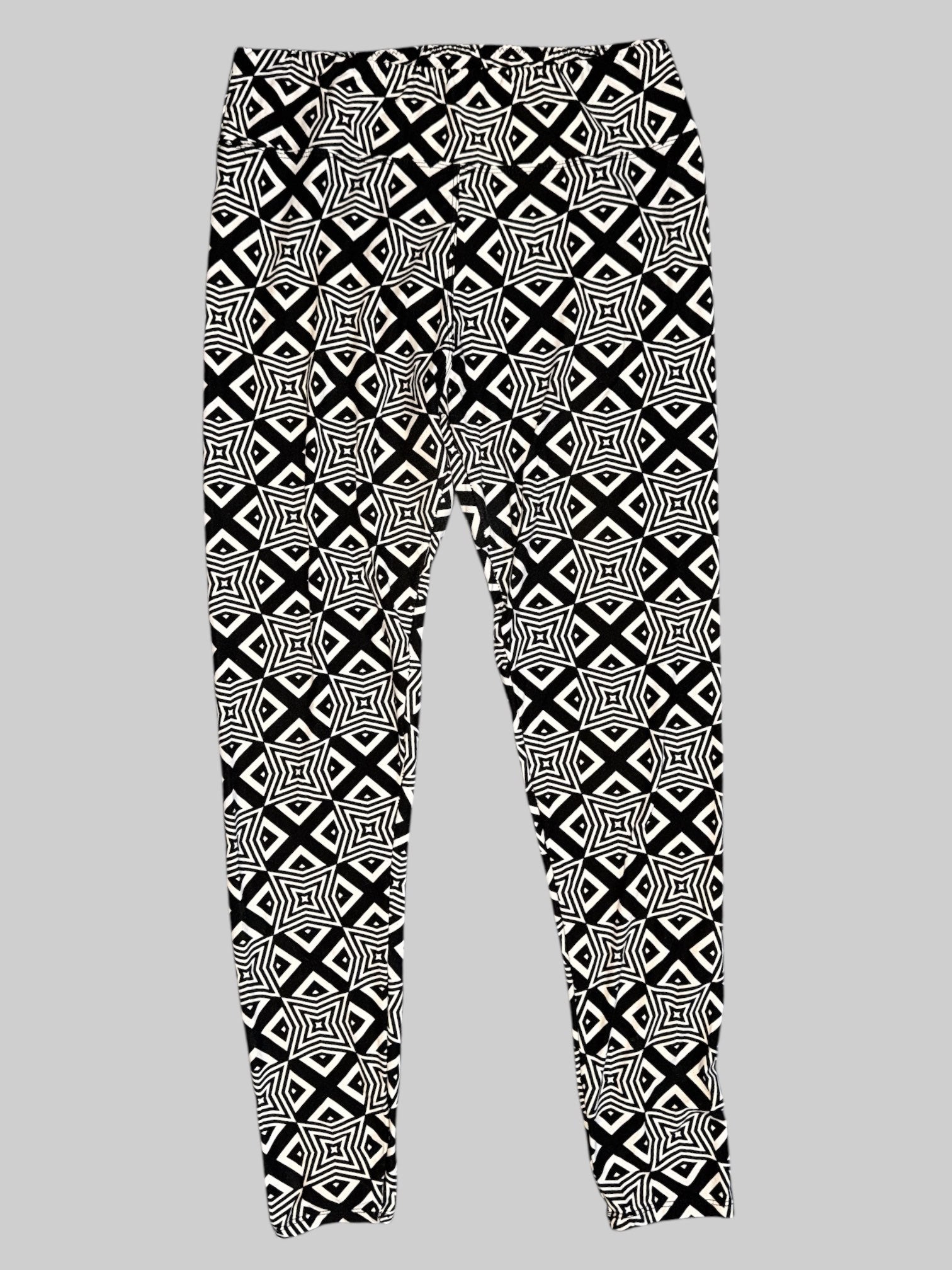 L Black and white geometric pattern soft leggings