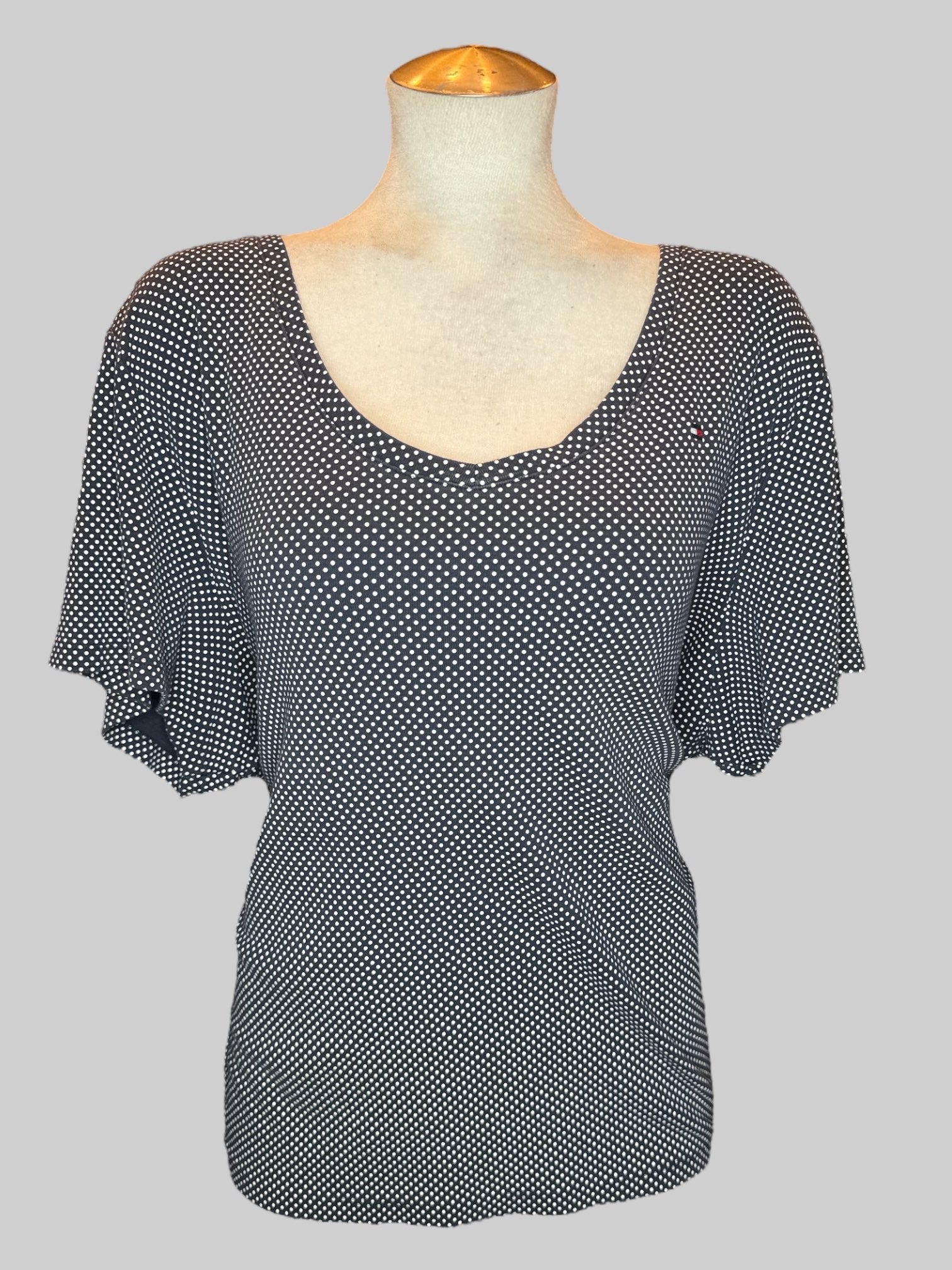 5X Navy blue Tommy Hilfiger T-shirt with white polkadots