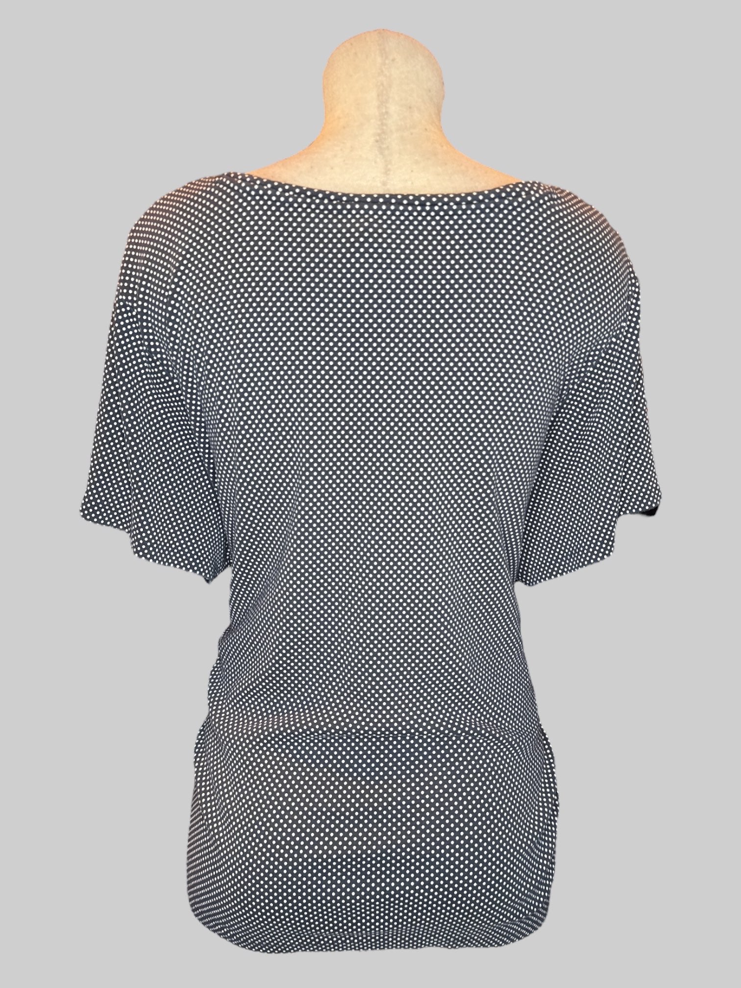 5X Navy blue Tommy Hilfiger T-shirt with white polkadots