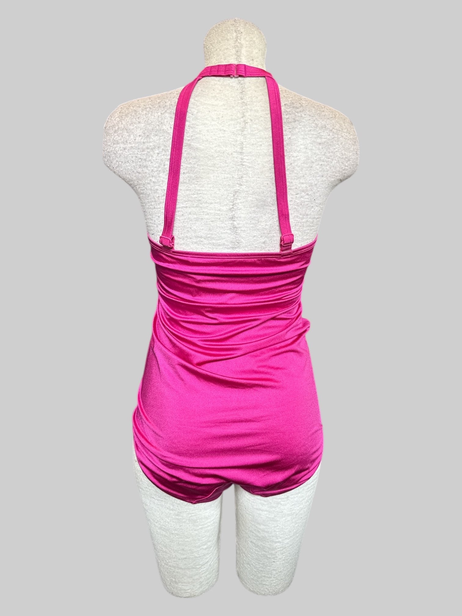 2X NWT pink swim suit with chest cutouts and lots of ruching on sides