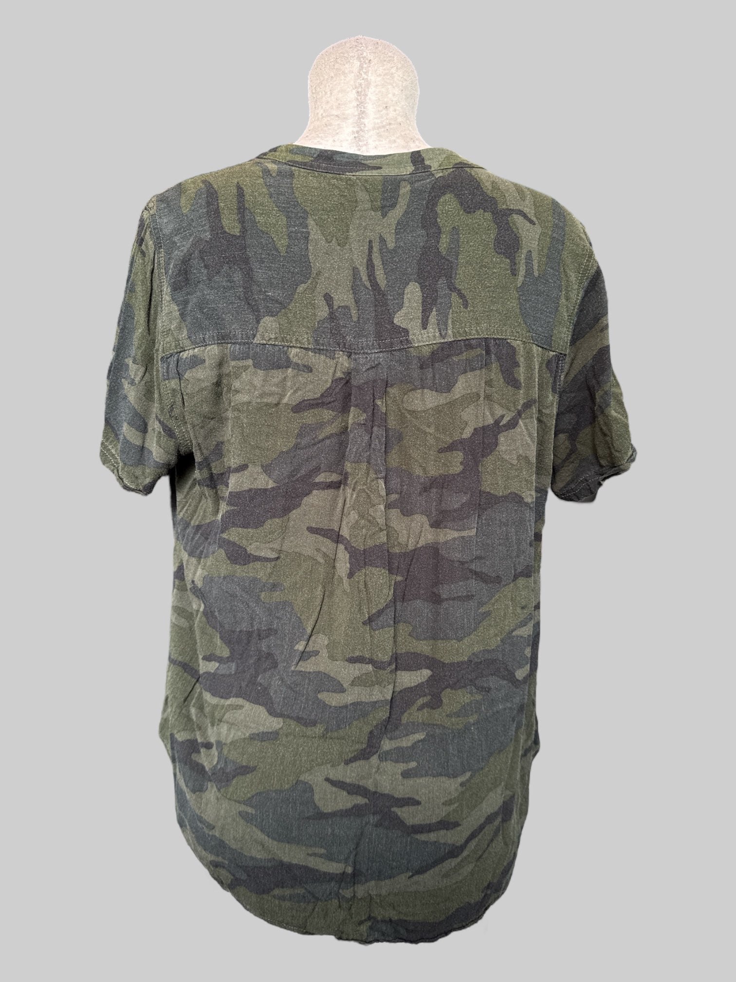 1X Flowy green camo top