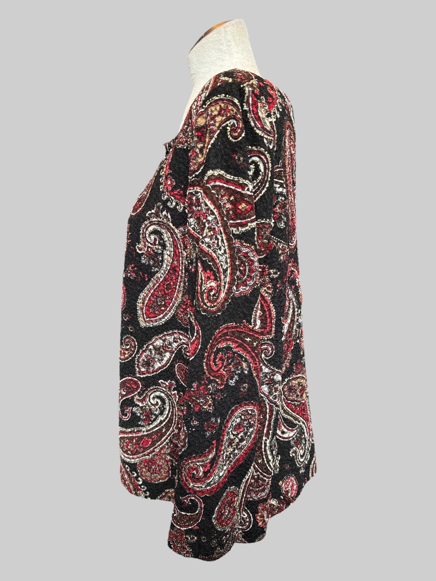 0X Vintage black textured single button cardigan with brown, red, white, and gold paisley designs and shoulder pads