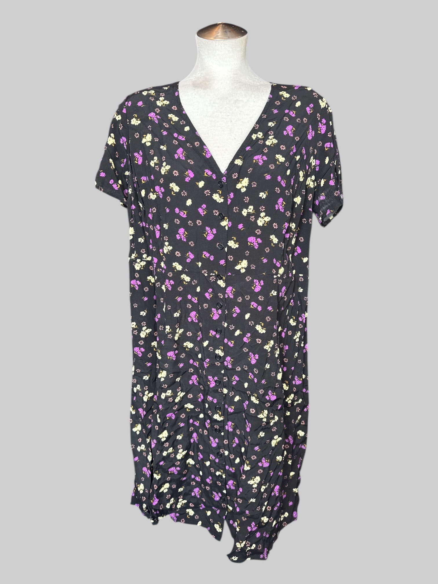 2X Black short sleeve button-down dress with purple and white