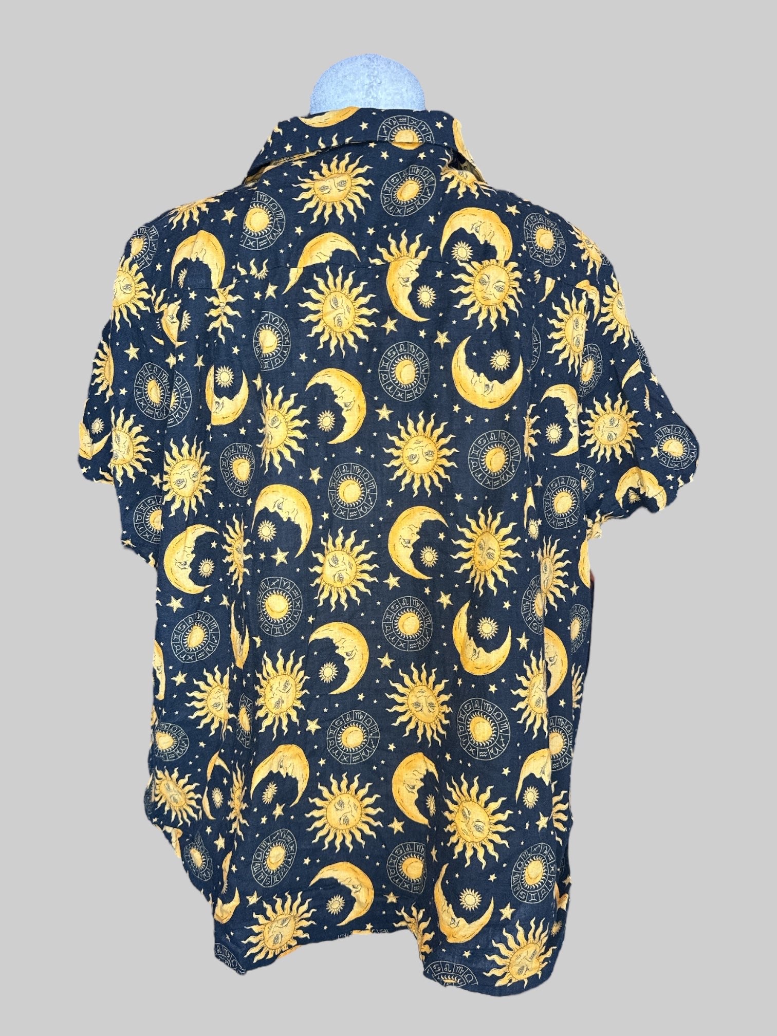 2X Black short sleeve button down with yellow celestial sun and moon print, and pocket