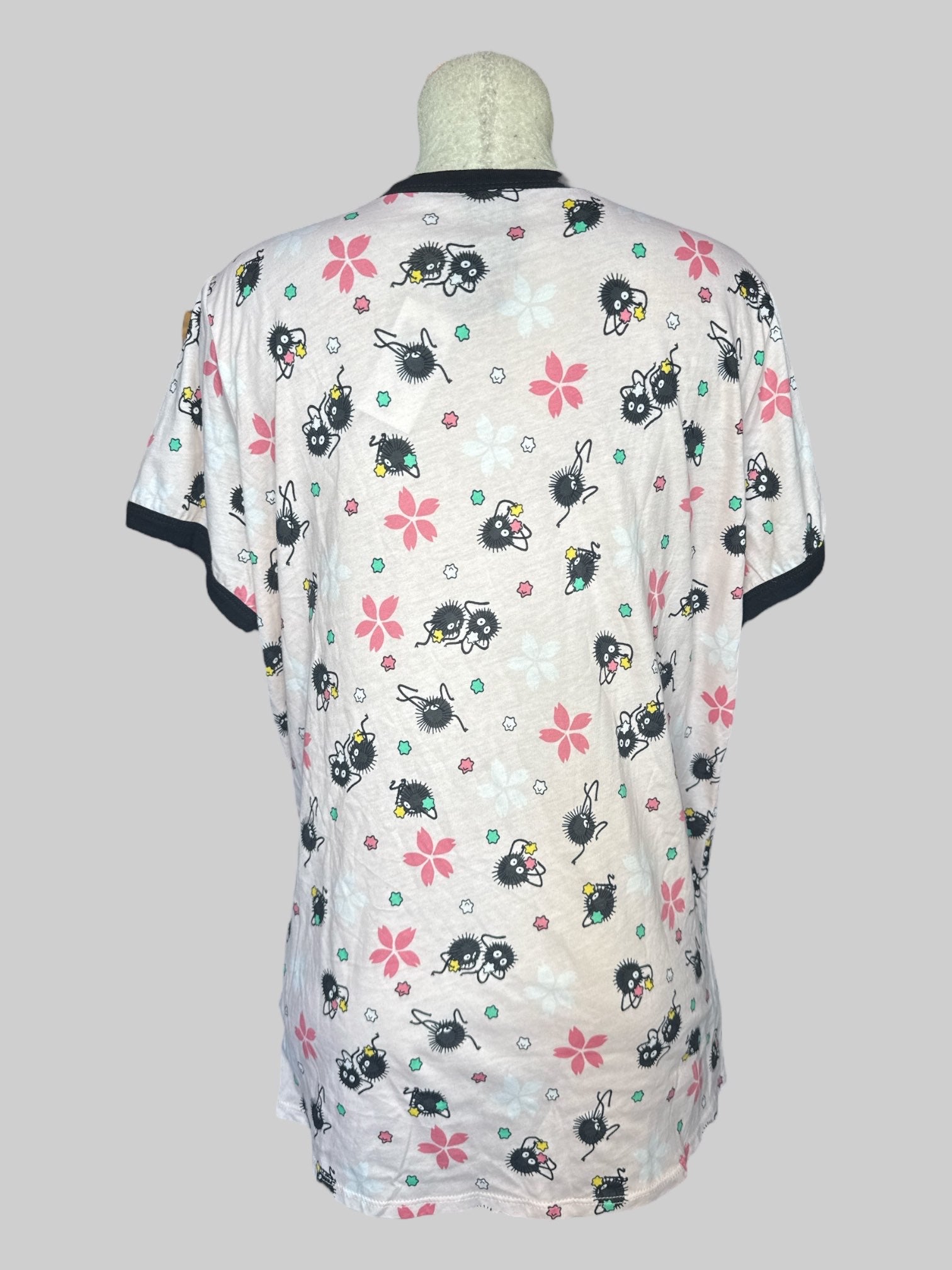 3X Pink short sleeve top with black hands and spirited away, graphics
