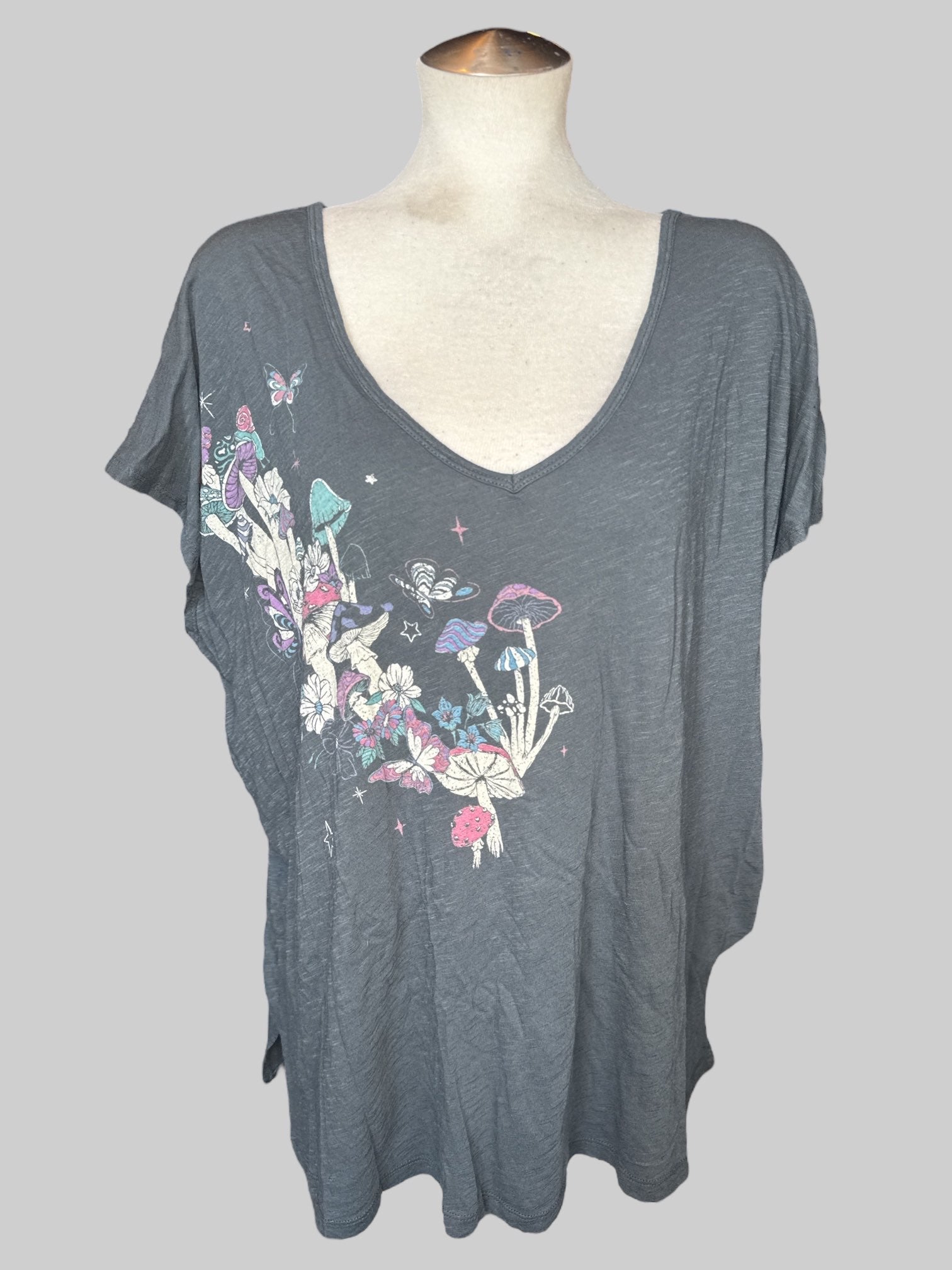 3X Dark gray tee with colorful mushroom graphic