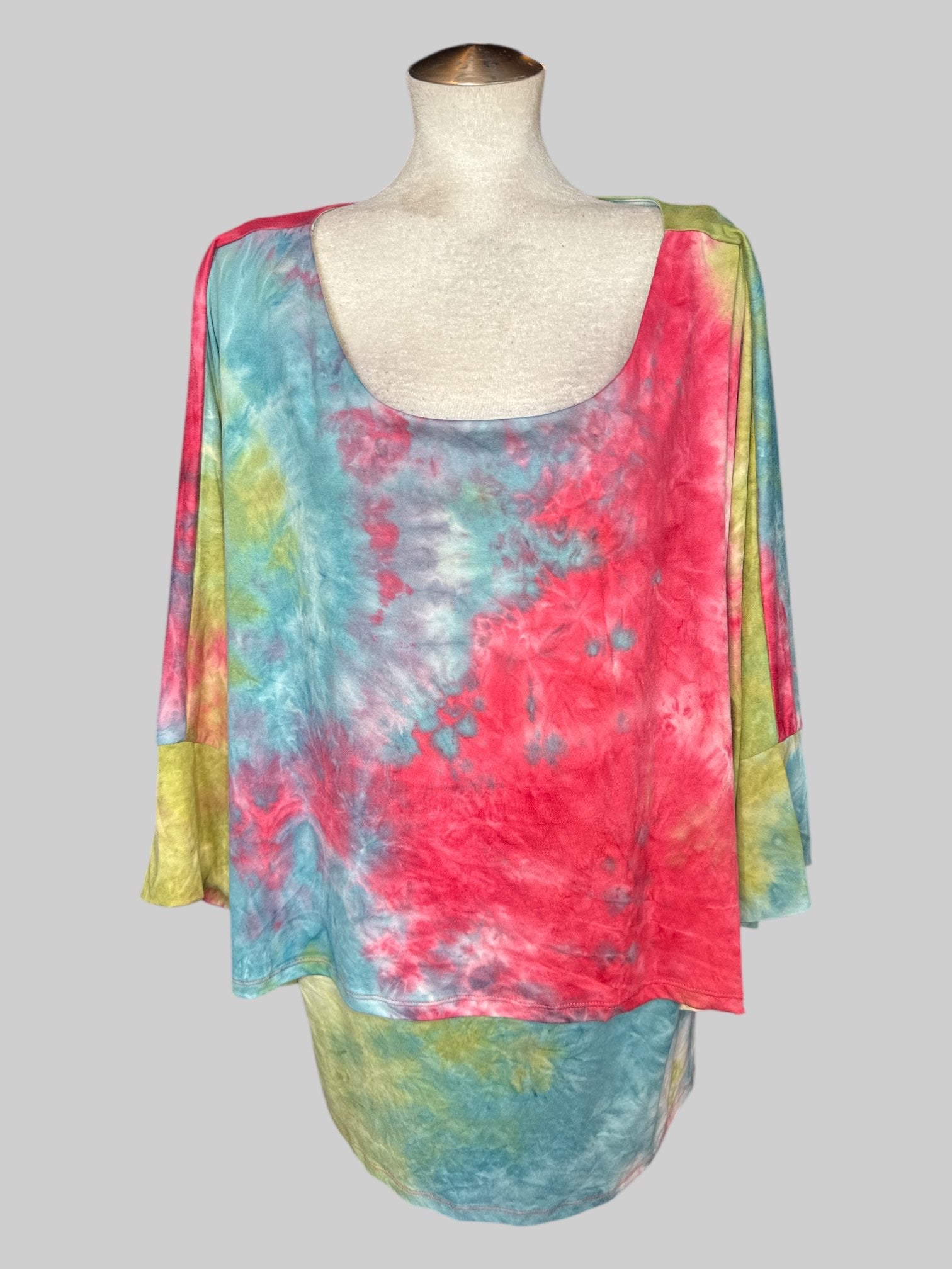 5X Multicolor tie-dye short sleeve top with flowy crop top outer layer