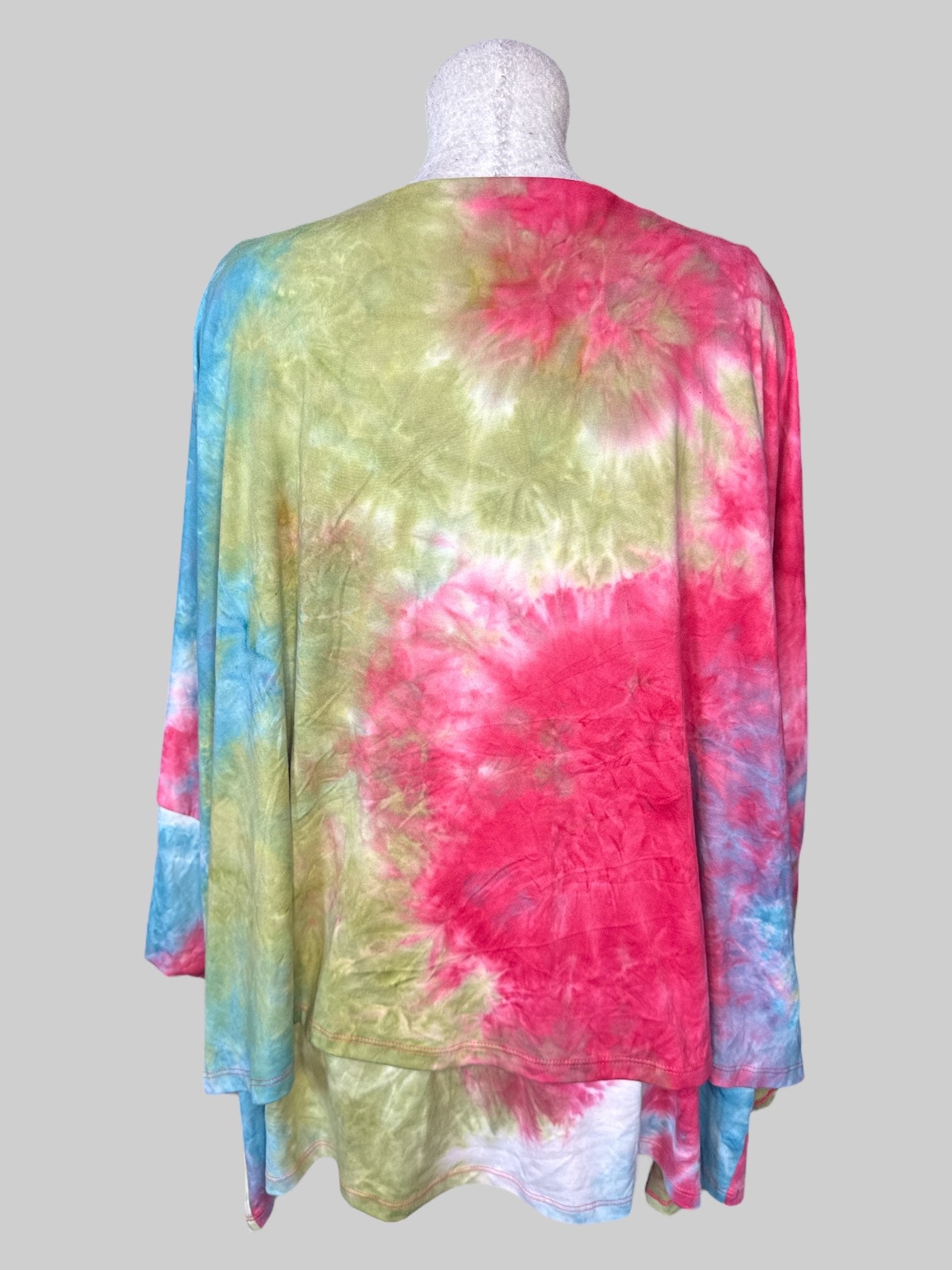 5X Multicolor tie-dye short sleeve top with flowy crop top outer layer