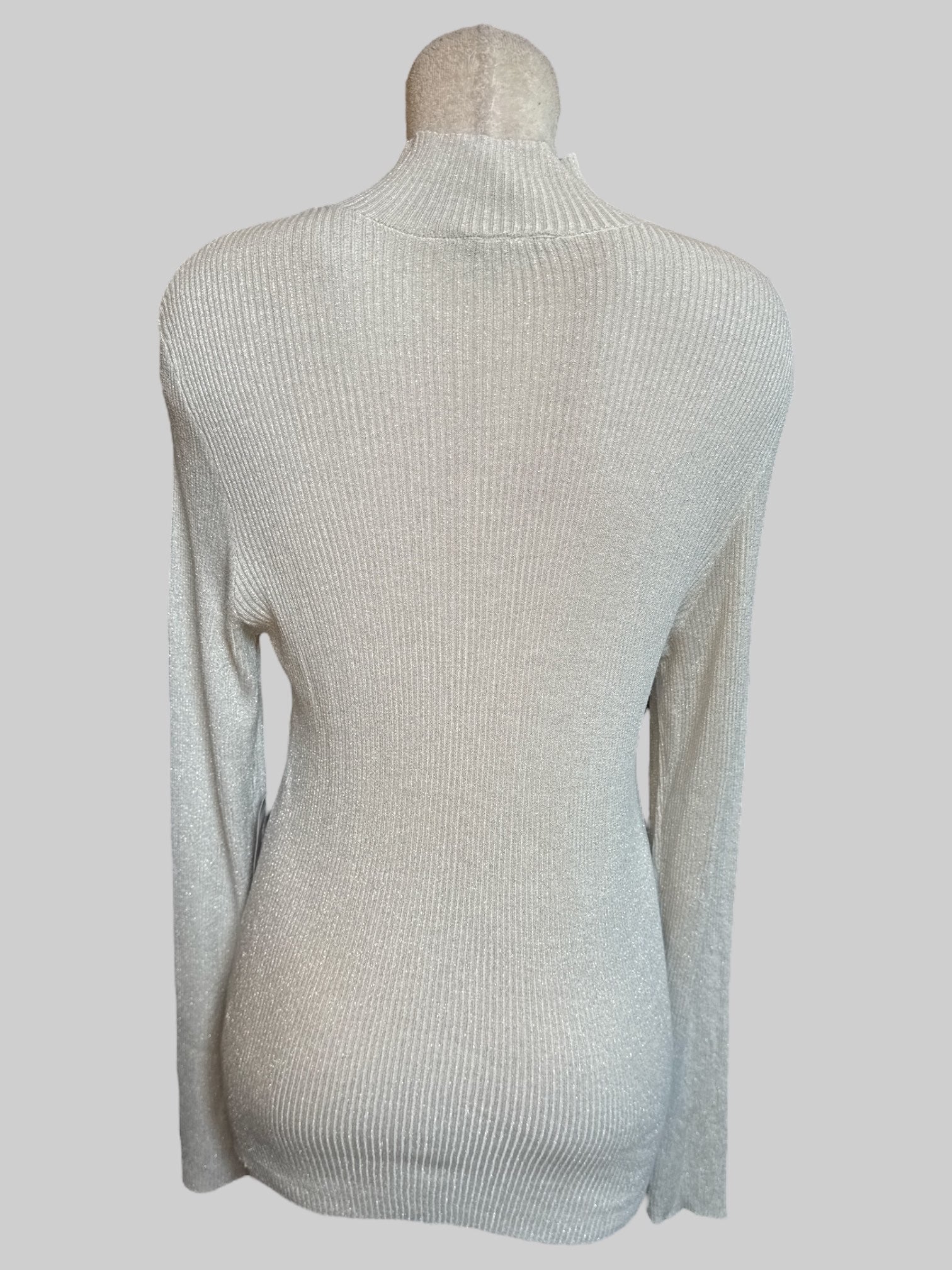 1X ModCloth NWT white turtleneck with metallic silver