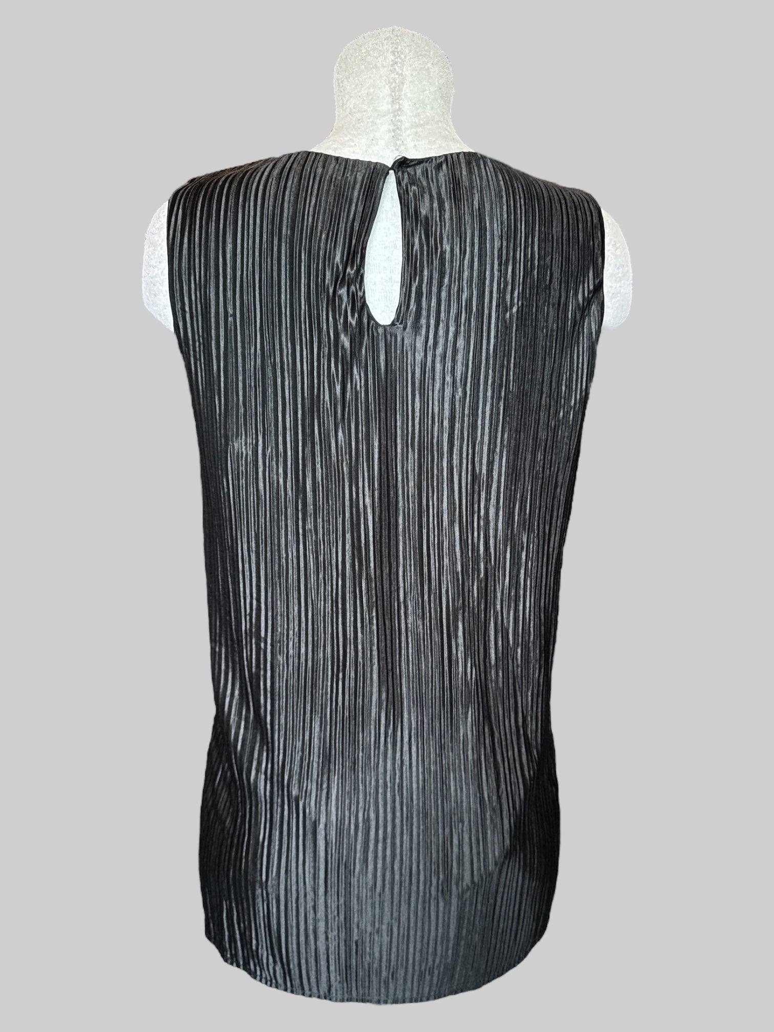 2X Black textured top with keyhole back
