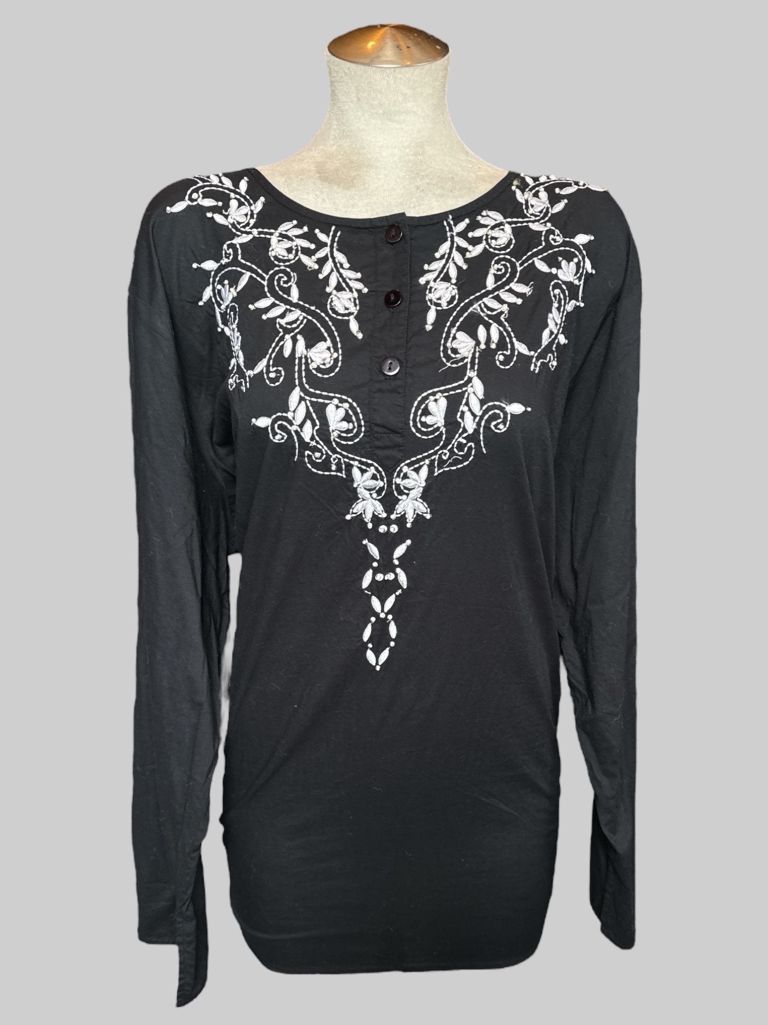 3X Vintage black long sleeve top with white embroidery and beads on chest and sleeves