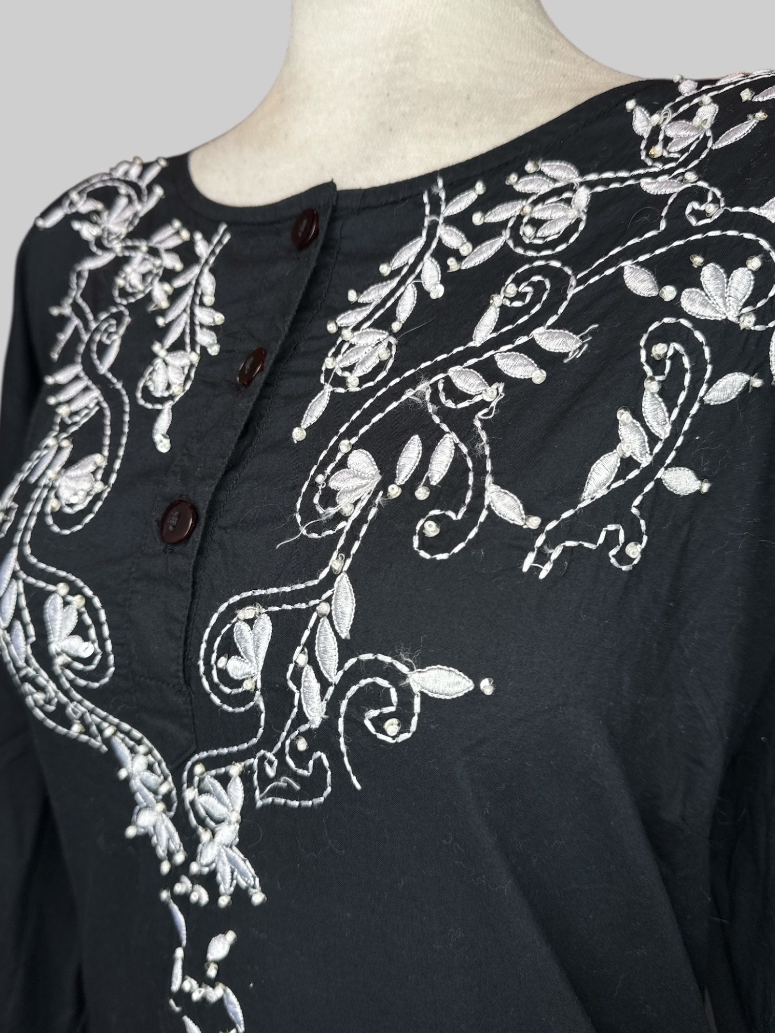 3X Vintage black long sleeve top with white embroidery and beads on chest and sleeves