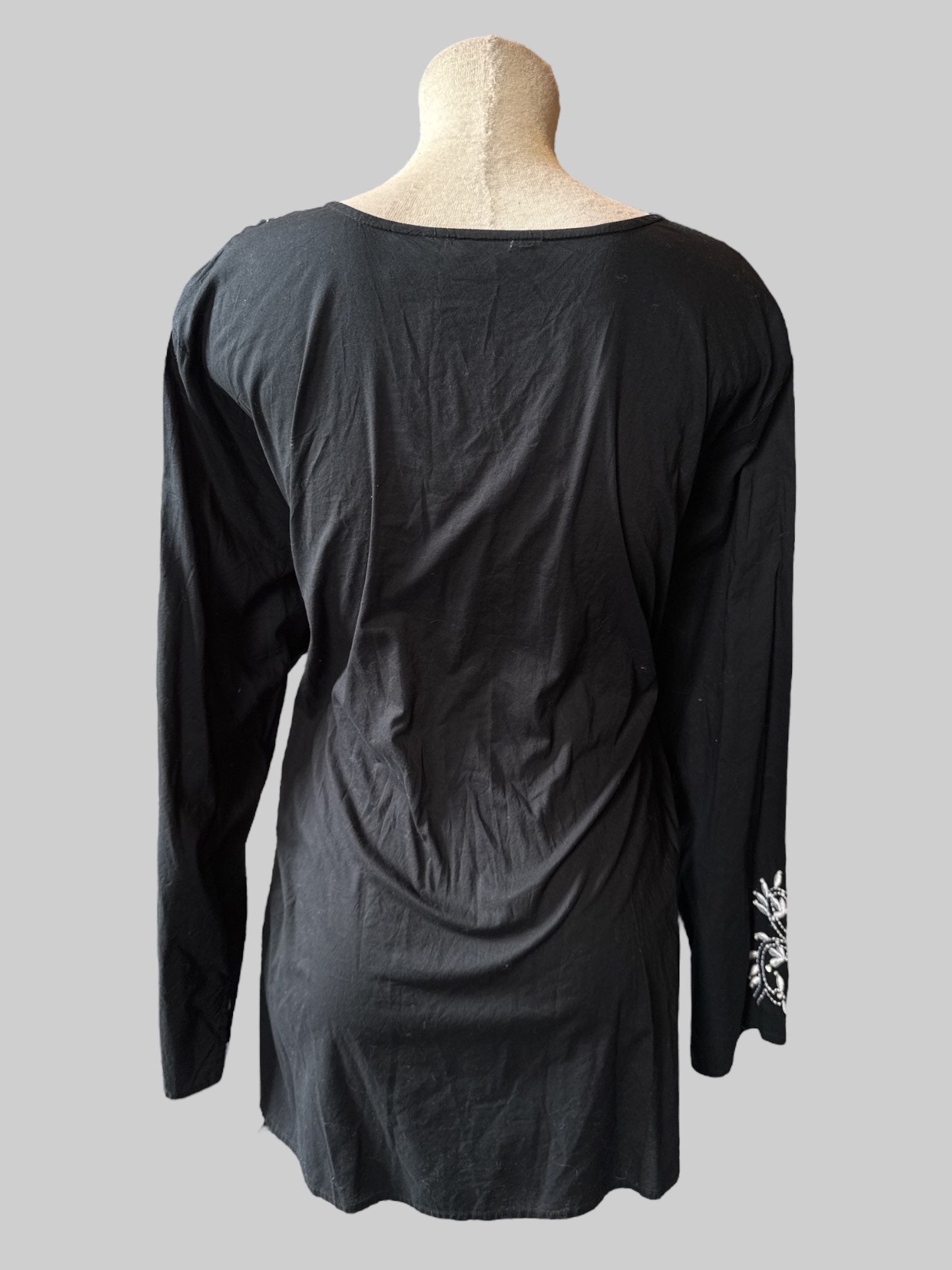 3X Vintage black long sleeve top with white embroidery and beads on chest and sleeves